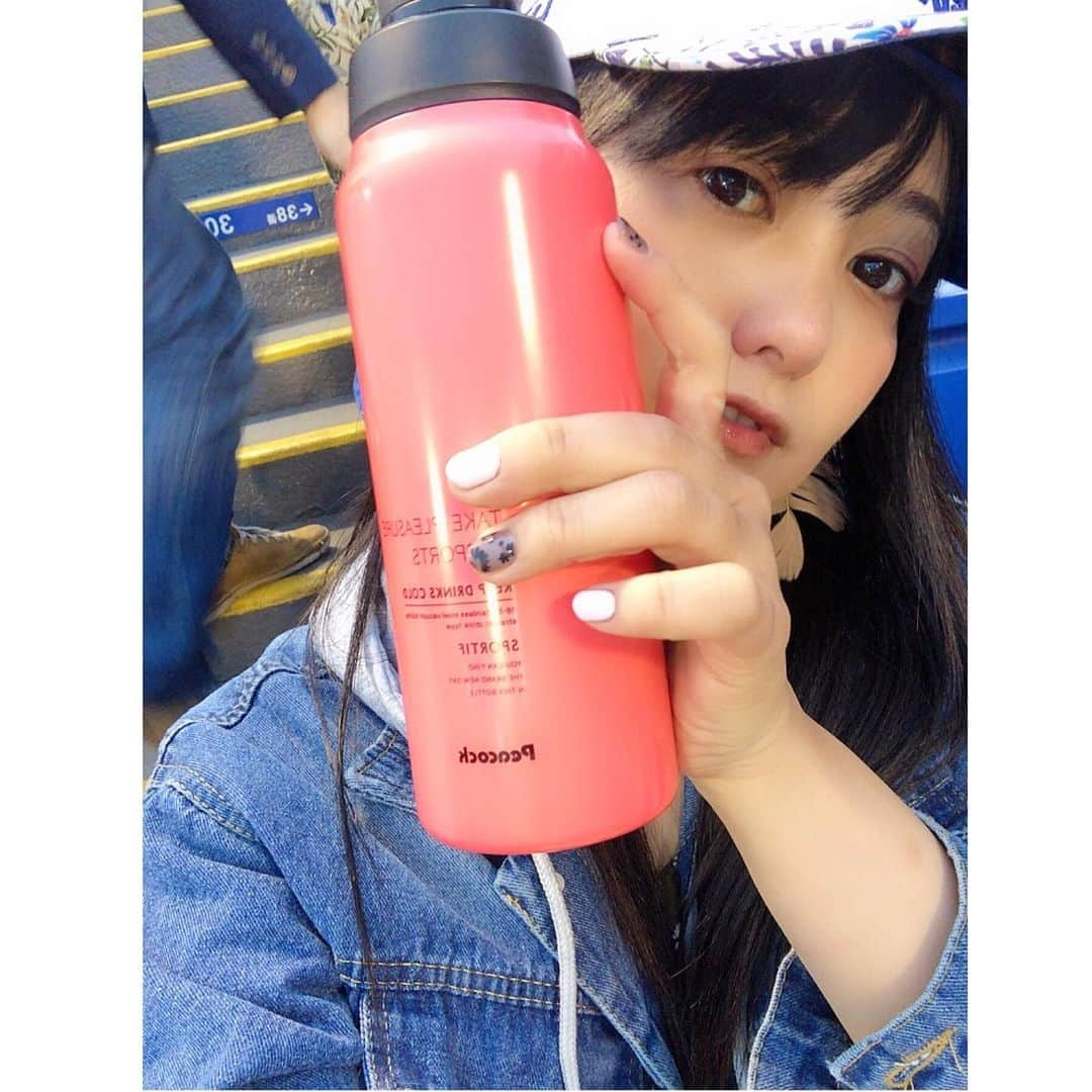 脊山麻理子のインスタグラム：「最近観戦に暖かいお茶持って行って飲んでます♡神宮で連勝♡上茶谷投手初勝利♡おめでとうございます♡♡ #baystars #お茶ダイエット #神宮」