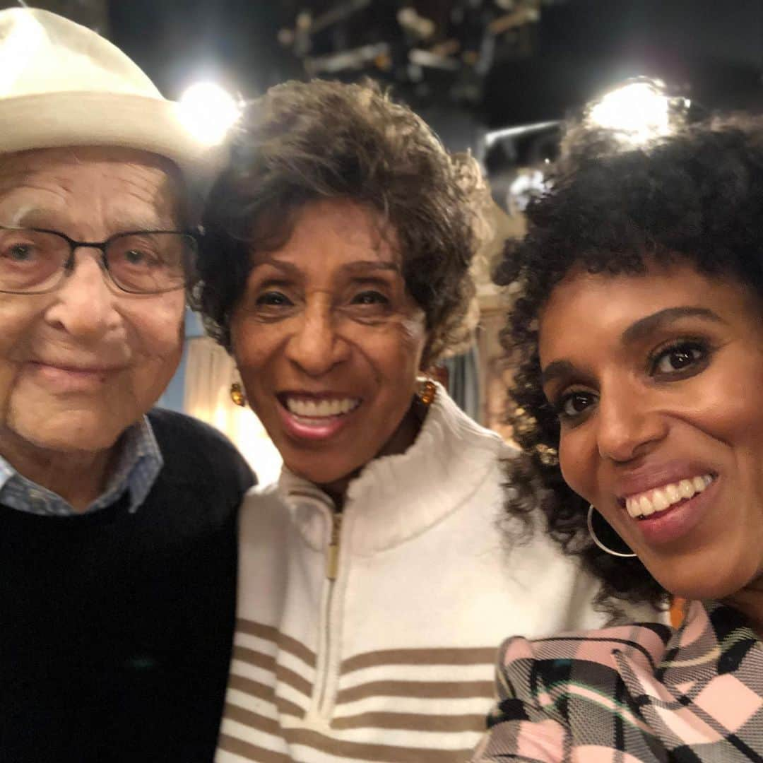 ケリー・ワシントンさんのインスタグラム写真 - (ケリー・ワシントンInstagram)「Such an honor to be part of this INSANELY SPECIAL evening bringing, the brilliant work of @thenormanlear back to television. Thank you @jimmykimmel for including me in the cool kids! Love you. #liveinfrontofastudioaudience #allinthefamily #thejeffersons」5月23日 12時00分 - kerrywashington