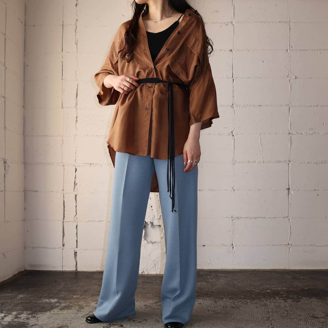 吉祥寺 古着屋 Orfeoのインスタグラム：「Big Shirt×Flared Pants Style  #orfeo #kichijoji #tokyo #vintage #used #fashion #coordinate #outfits  掲載商品のお問い合わせはメールにて承っております。コメント、DMでのお問い合わせは受け付けておりませんのでご了承ください。」
