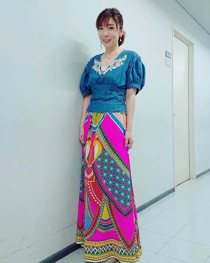 岡本真夜さんのインスタグラム写真 - (岡本真夜Instagram)「昨日は BS-TBS 「LIVE ON!うた好き☆ショータイム」の収録でした。  #テレビ #収録 #ライブ #歌 #ピアノ #衣装 #弾き語り #tv #sing #singersongwriter #piano #bstbs」5月23日 12時05分 - mayookamoto510