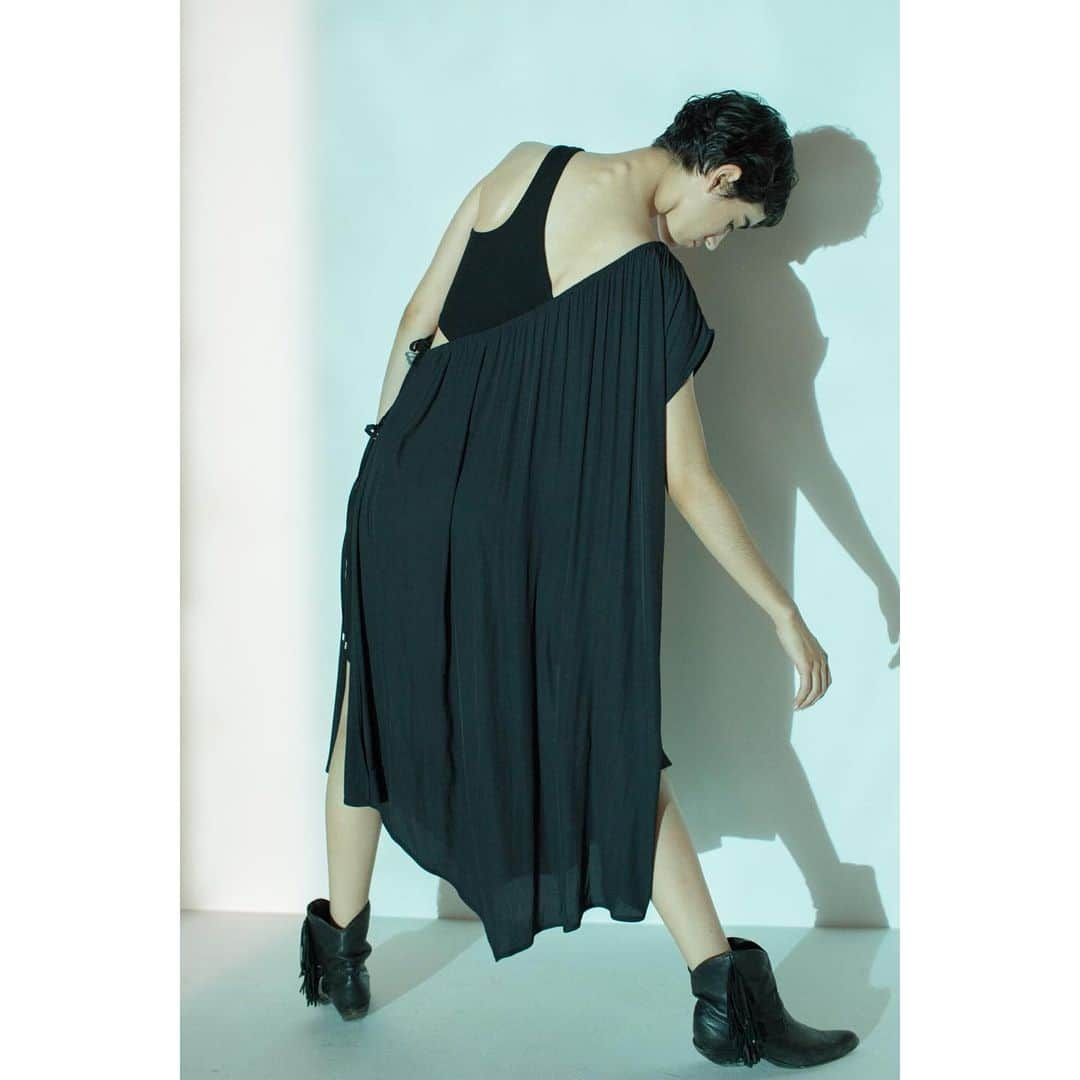 leinwande_officialさんのインスタグラム写真 - (leinwande_officialInstagram)「Asymmetric  Summer Dress available online.  #leinwände #leinwande」5月23日 12時23分 - leinwande_official