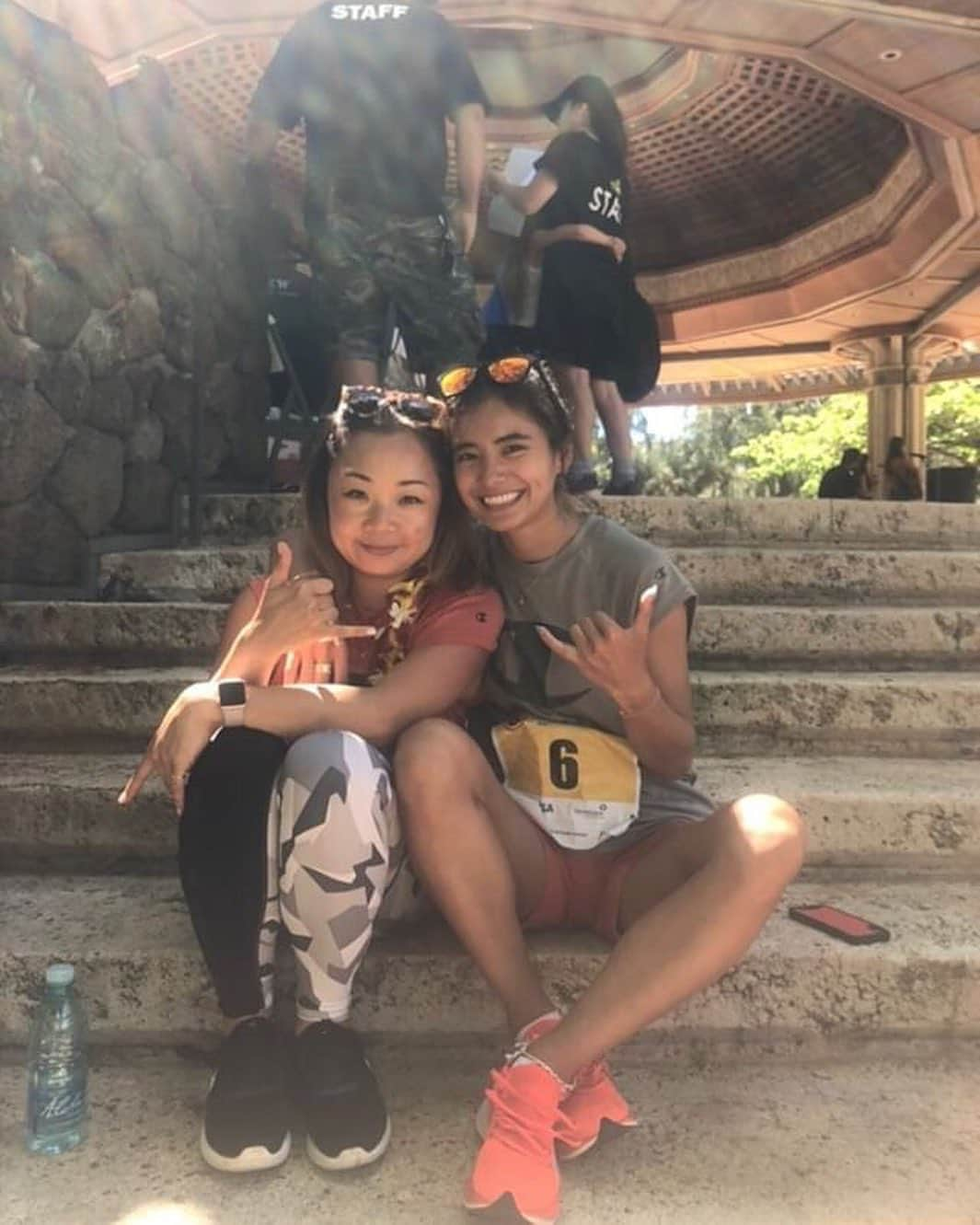 佐野千晃さんのインスタグラム写真 - (佐野千晃Instagram)「Honolulu Ekiden 2019﻿ 男女混成部門 Champion team A 優勝﻿ time 2:56:15 (1/54)﻿ 総合順位も7位と好成績 (7/299)﻿ ﻿ A team member﻿ 1区 ニッチロー' ﻿ @nicchiro5.1  2区 佐野千晃﻿ @sanochiaki810  3区 ノッチ﻿ @nocchywecan  4区 元気﻿ @genkitatsuya  5区 大蔵﻿ @daizo_jisan_japan  6区 森渉﻿ @watarumori.sports ﻿ 大人の部活をコンセプトとした今回のホノルル駅伝への挑戦﻿ ﻿ この仲間だから仲間の為に走りたくなる﻿ ﻿ 自分のベストを尽くしたいと思える﻿ ﻿ そんな仲間と最高の時間を、優勝という意味のある形として残すことが出来たのが最幸﻿ ﻿ ハワイ、サイコー！笑﻿ ﻿ #海 #旅行 #旅行女子 #enjoy #trip #sea #hawaii #ハワイ #弾丸 #run #running #marathon #フルマラソン #マラソン #走る女子 #ウェア #楽しく走る #ランニング #ジョギング」5月23日 12時25分 - sanochiaki810