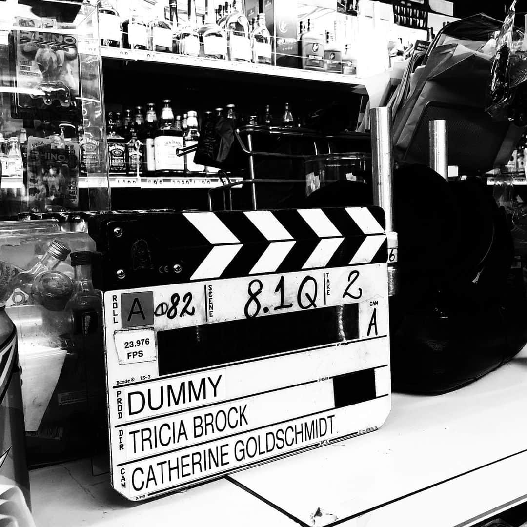 アダム・シャピロのインスタグラム：「Got to work on another show with so many incredible female filmmakers and once again it was so awesome. @normalheller @tricia.brock @cgdop @annakendrick47 and @merediththeweasel are all wonderful and brilliant and hilarious. Wait’ll you guys see #Dummy. Also shout out to my man @davidlynchofficial! 👭」