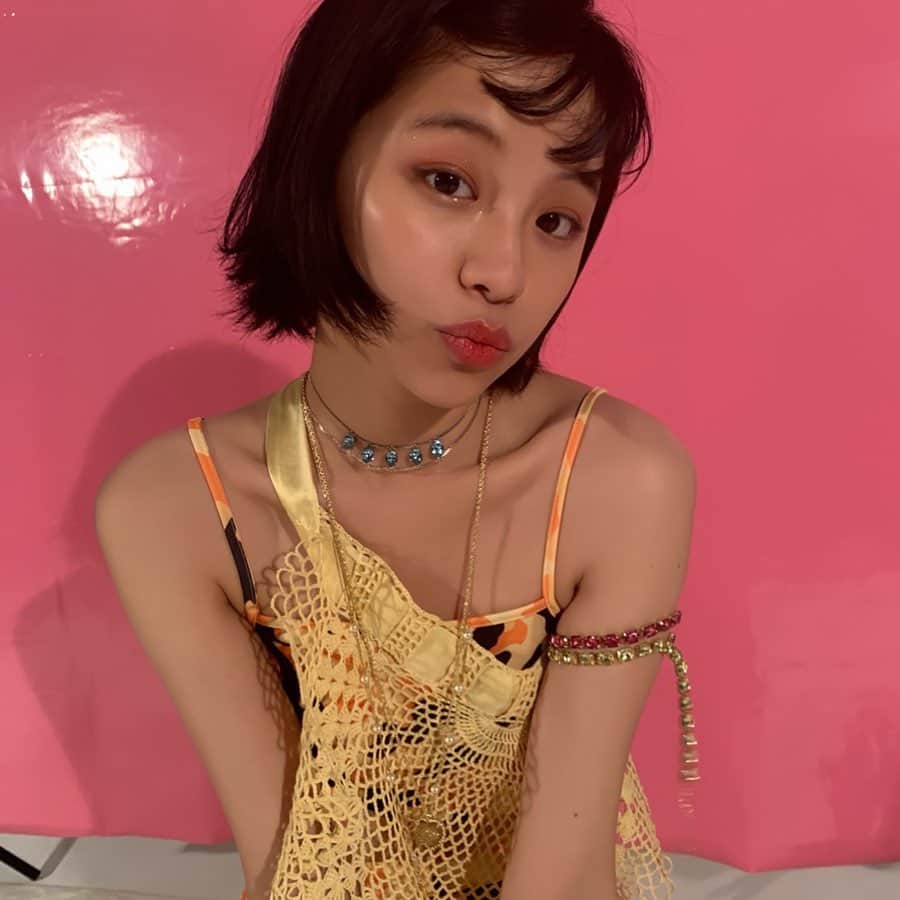 高橋有紀のインスタグラム：「ビジュアルはる鹿🥰💙💙 今回のコラボ #liquem_yuki アイテム２つ目はこのブルーのチョーカー💙💙 #liquem_yuki19ss  #osakana_yuki  #る鹿」