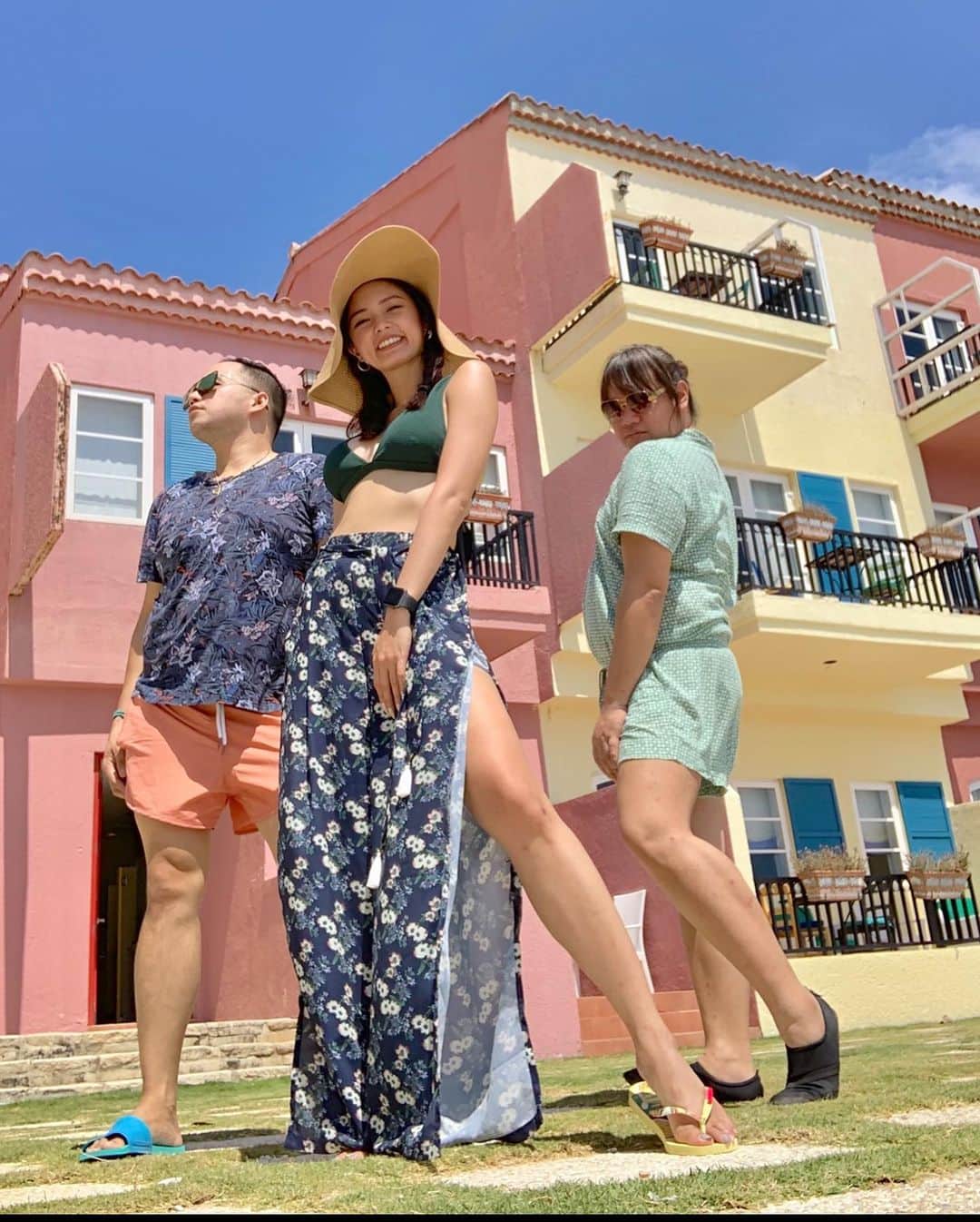 Kim Chiuさんのインスタグラム写真 - (Kim ChiuInstagram)「Huling Hirit sa tag init plus beach tip!!!!☀️🌊🌴🌸 What happens in balesin stays in balesin.😁. Fun times with family and friends!!!. hope you can check it out!!!! link in my bio 👆🏻 or you can visit my channel!!!. ROAD TO 700k subs ❤️ . hope you’ll like share and subscribe😁😁😁 New Vlog Up on my channel (kim chiu ph)」5月23日 12時36分 - chinitaprincess