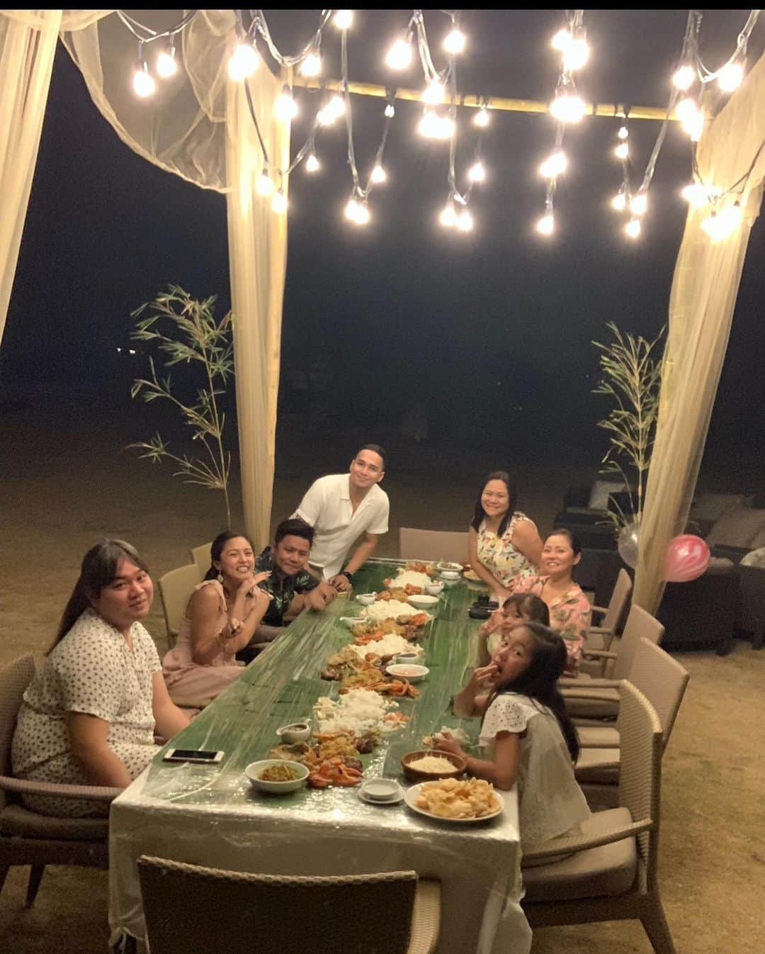 Kim Chiuさんのインスタグラム写真 - (Kim ChiuInstagram)「Huling Hirit sa tag init plus beach tip!!!!☀️🌊🌴🌸 What happens in balesin stays in balesin.😁. Fun times with family and friends!!!. hope you can check it out!!!! link in my bio 👆🏻 or you can visit my channel!!!. ROAD TO 700k subs ❤️ . hope you’ll like share and subscribe😁😁😁 New Vlog Up on my channel (kim chiu ph)」5月23日 12時36分 - chinitaprincess