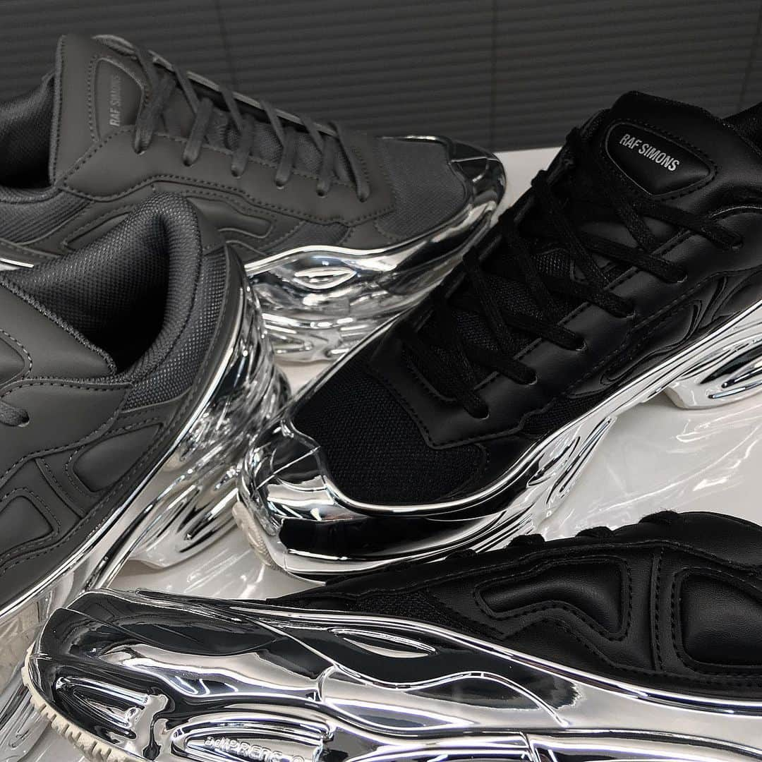 エリミネイターさんのインスタグラム写真 - (エリミネイターInstagram)「19SS adidas by RAF SIMONS RS OZWEEGO has arrived at ELIMINATOR WEB STORE.  Color : BLACK×SILVER METALLIC , ASH×SILVER METALLIC  Sizes range : 26.5cm - 28.5cm Price : ¥55,000 ( without tax )  #adidasbyrafsimons #adidasOriginalsbyRafSimons #adidas #RafSimons #rafsimons #adidasoriginals #adidasshoes #kicks #nicekicks #instakicks #ozweego #street #streetfashion #streetwear #streetstyle #art #menswear #mensfashion #ss19 #19ss #eliminator #daikanyama #highsnobiety #instastyle #sneakers #sneakerhead #collaboration」5月23日 12時41分 - eliminator_tokyo