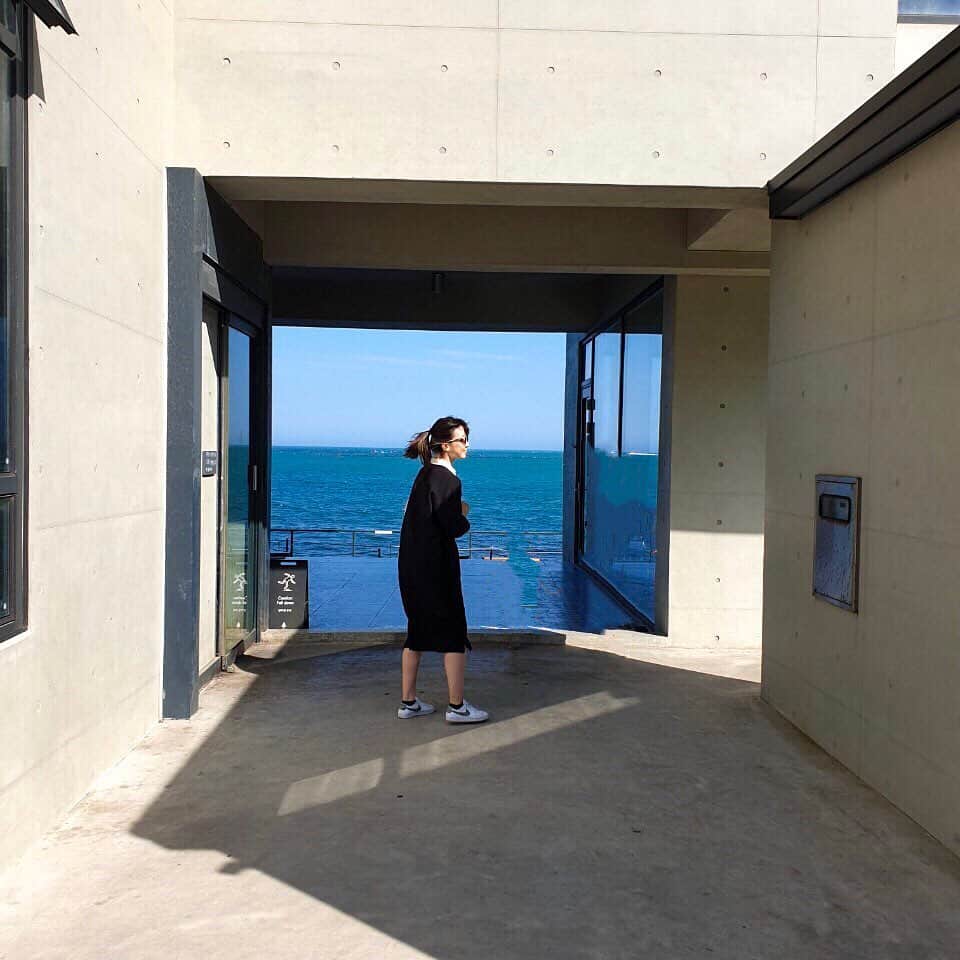 平川はる香のインスタグラム：「. 海が見えるおしゃカフェ😌 . プサン、思ってたよりずっと海は綺麗だし、お天気よかったし、最高だった🥰 . . ばいばいプサンー👋 . . . #釜山#busan#cafe#busancafe#sea#chill#釜山カフェ」