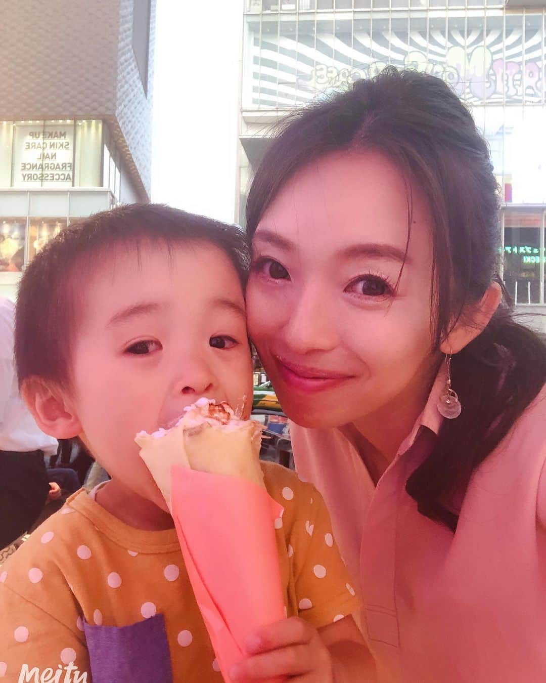 羽村亜美さんのインスタグラム写真 - (羽村亜美Instagram)「この季節がやってきた！ 都市対抗予選に大学野球選手権 アナウンス講師に安全大会の講演会！！！ 毎年6月7月は、休日NOの日々！ 今年は他にもあり、5月からバタバタバタバタバタバタバタバタ！！ 早く発表というかご報告したいなあ！！ そのための打合せにいまからいってきまーす！！ 6月7月はなかなか子供と一緒にいられる時間がないので、このまえ仕事終わりに 原宿でクレープ！と、都内の銭湯でゆっくり♨️笑笑 わたしの影響で、完全にお風呂好き🛁」5月23日 12時52分 - amihamura