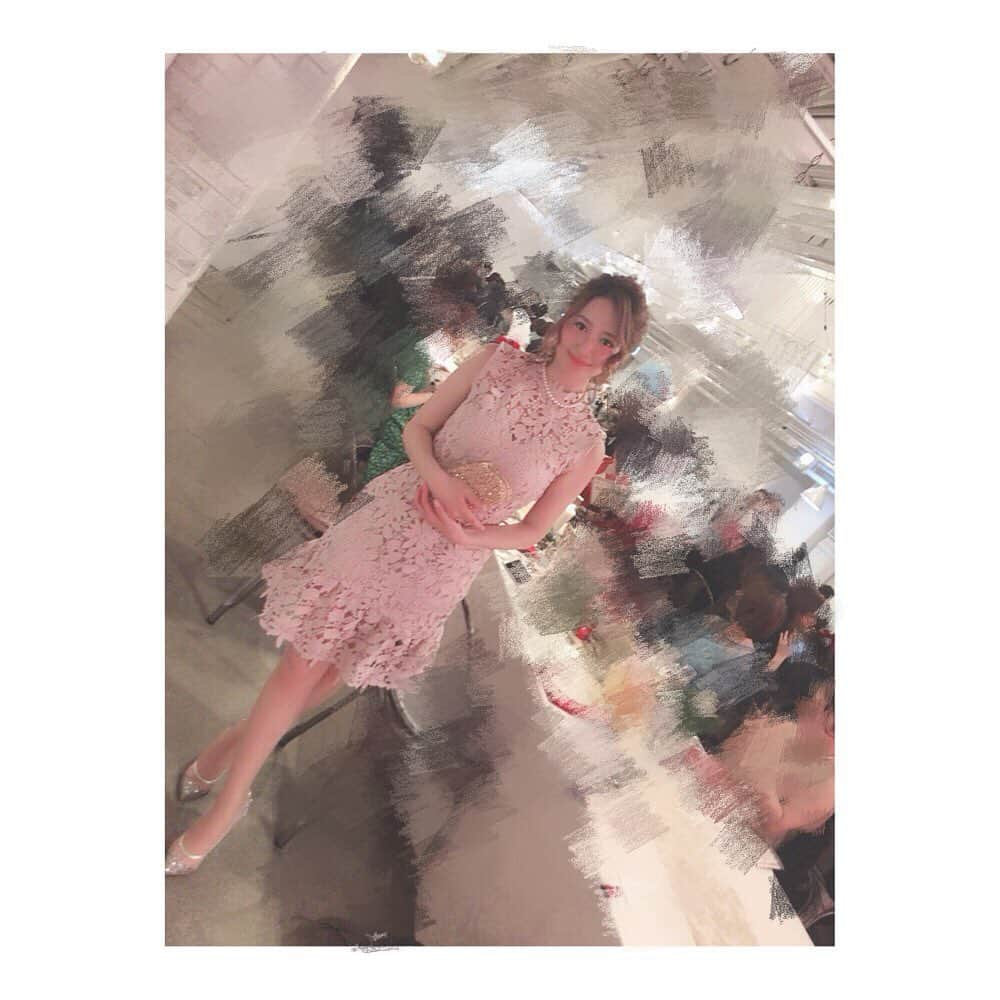 葉月ゆめさんのインスタグラム写真 - (葉月ゆめInstagram)「わたし 🌸👗 ドレスは気に入ったものがあれば 結婚式ごとに新調しています ✨ 暗い色は着ないのがマイルール！ ブランドは関係なく色々なお店やネットを 数ヶ月前からチェックして決めています ✍🏻 #weddingstyle #weddingcode #happywedding #お呼ばれコーデ #結婚式 #パーティードレス」5月23日 12時59分 - yume_hazuki