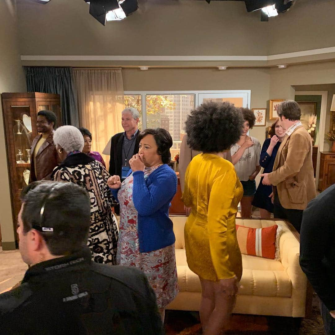 ジェニファー・ハドソンさんのインスタグラム写真 - (ジェニファー・ハドソンInstagram)「While on the set of @abcnetwork #thejeffersonstvshowlive」5月23日 13時14分 - iamjhud