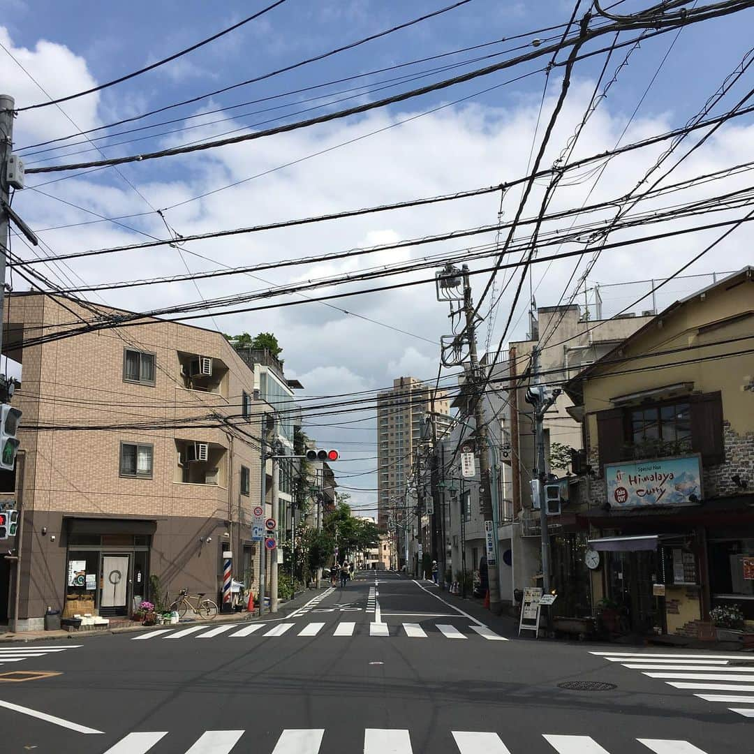 ループウィラーさんのインスタグラム写真 - (ループウィラーInstagram)「. 天気も良く、風が気持ちいい 正午の千駄ヶ谷。 Today's Sendagaya is the refreshing climate. #loopwheeler #LWSENDAGAYA  #tsuriami #ループウィラー #ループウィラー千駄ヶ谷 #吊り編み #日本製スウェット #Madeinjapan #スウェット #パーカ」5月23日 13時22分 - loopwheeler_nakamura