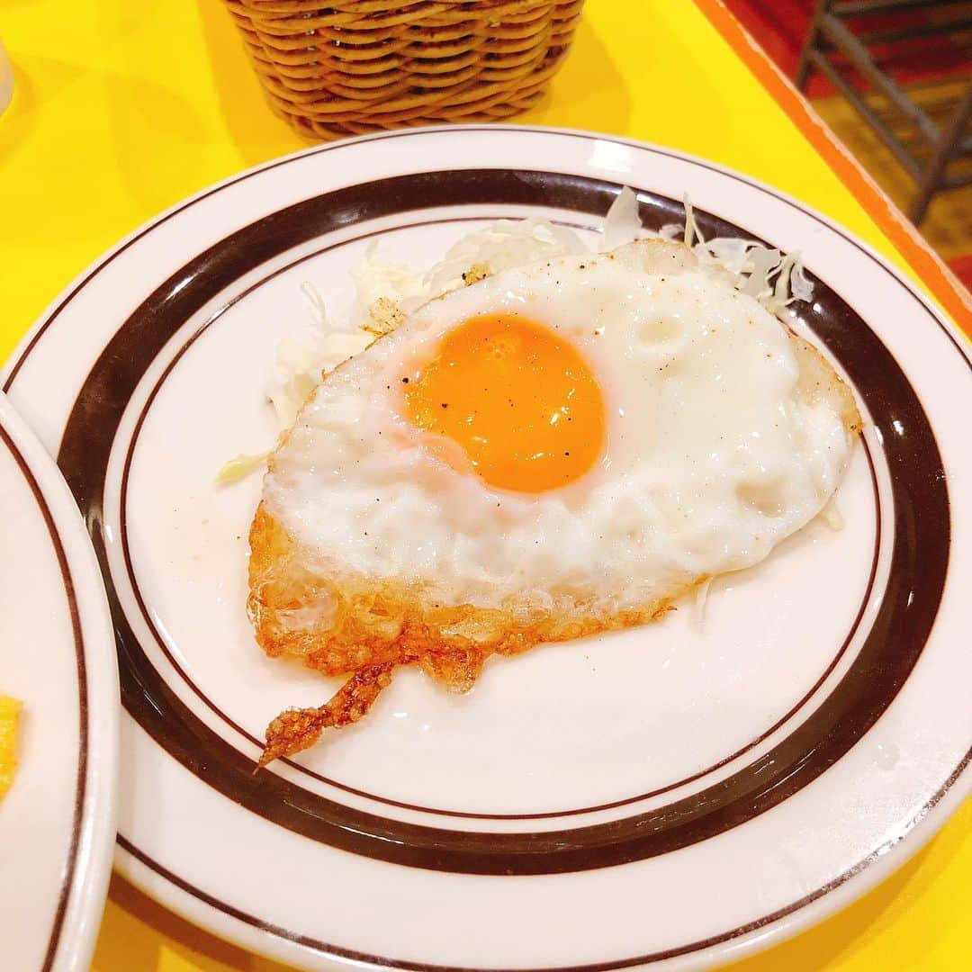 休日課長さんのインスタグラム写真 - (休日課長Instagram)「最高。  #オムチキンカツカレー #池袋 #洋食 #カロリーの神様 #オムと目玉焼きが同じ卵という食材から出来ている事に気付かないフリをして注文しました #と思ったら味噌汁にも卵が #そして今日暑い #あちゅい」5月23日 13時18分 - kyujitsu_kacho