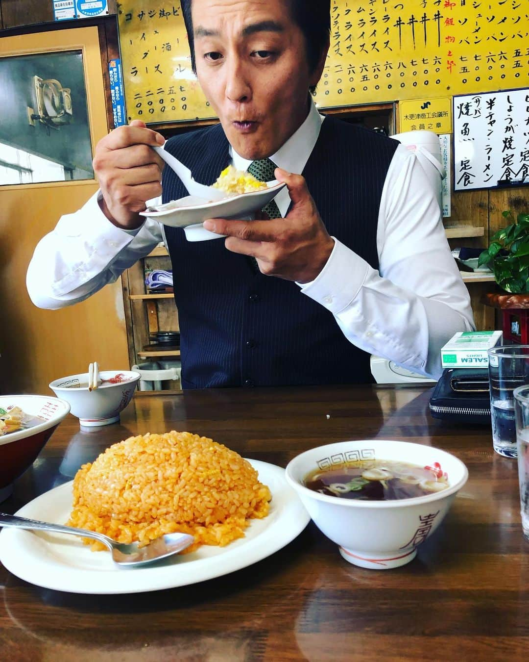 小沢仁志さんのインスタグラム写真 - (小沢仁志Instagram)「大好きな町中華で 見つけた大食い野郎❗️笑 しかし、眠い💤」5月23日 13時30分 - ozawa_hitoshi