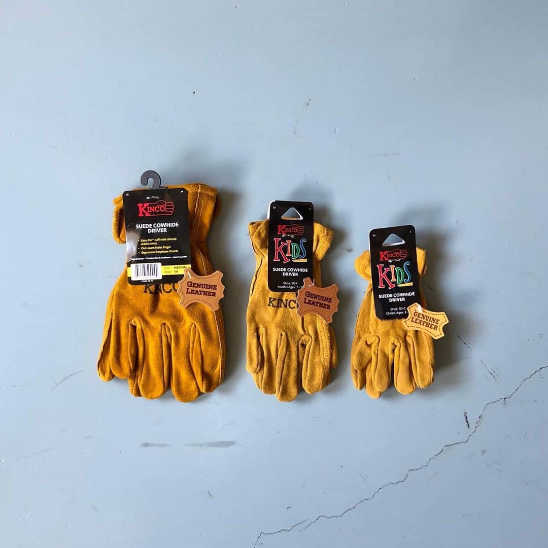 株式会社津田商会さんのインスタグラム写真 - (株式会社津田商会Instagram)「Kinco gloves restock! 欠品していましたキンコグローブが再入荷しました。 キンコグローブは自然が豊かで農林業が盛んなアメリカ・オレゴン州ポートランドに拠点を置くワークグローブ専門メーカーです。 キャンプ、ワーク、ガーデニングなどなど手をケガしやすい作業にはレザーグローブがオススメ。 親子で揃えちゃって下さい！ ・ #kincogloves #キンコグローブ #キャンプ #キャンプ道具 #diy #work #薪割り#薪拾い #ガーデニング #レザーグローブ #portland #oregon #usa #pdx」5月23日 13時23分 - tsudashokai