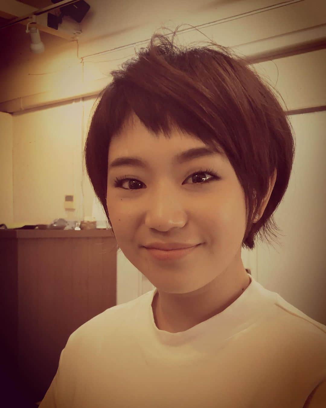 杉本知香さんのインスタグラム写真 - (杉本知香Instagram)「万由子ちゃん、前回の#短め前髪 にはまって 今回はさらに短く切りました❣️ 徐々に#原西前髪 に😂🤣 めちゃくちゃ可愛い💕💕 サイドを耳にかけるとやっぱり#剛力彩芽 に似てる😆 🤗  #中目黒美容室 元 #宝塚歌劇団#雪組#陽向春輝 #男役 @mayuko6622_tokyo」5月23日 13時29分 - sugimotoc