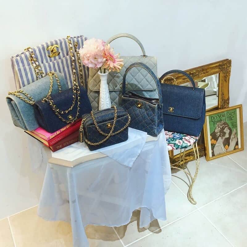 vintage Qooさんのインスタグラム写真 - (vintage QooInstagram)「Denim Denim Denim! Beautiful denim CHANEL bag collection at @vintageqoo Omotesando🍒✨ Visit us now❤️ . ❤︎Vintage Qoo Tokyo OMOTESANDO❤︎ Address : Cinnamon Oak 1F 4-11-15 Jingu-mae Shibuya TOKYO JAPAN 150-0001 Business hour : 12:00〜19:00 . ❤︎Vintage Qoo Tokyo Laforet❤︎ Address : Laforet B0.5F 1-11-6 Jingu-mae Shibuya TOKYO JAPAN 150-0001 Business hour : 11:00〜21:00 . #qootokyo #新qoo」5月23日 14時00分 - vintageqoo