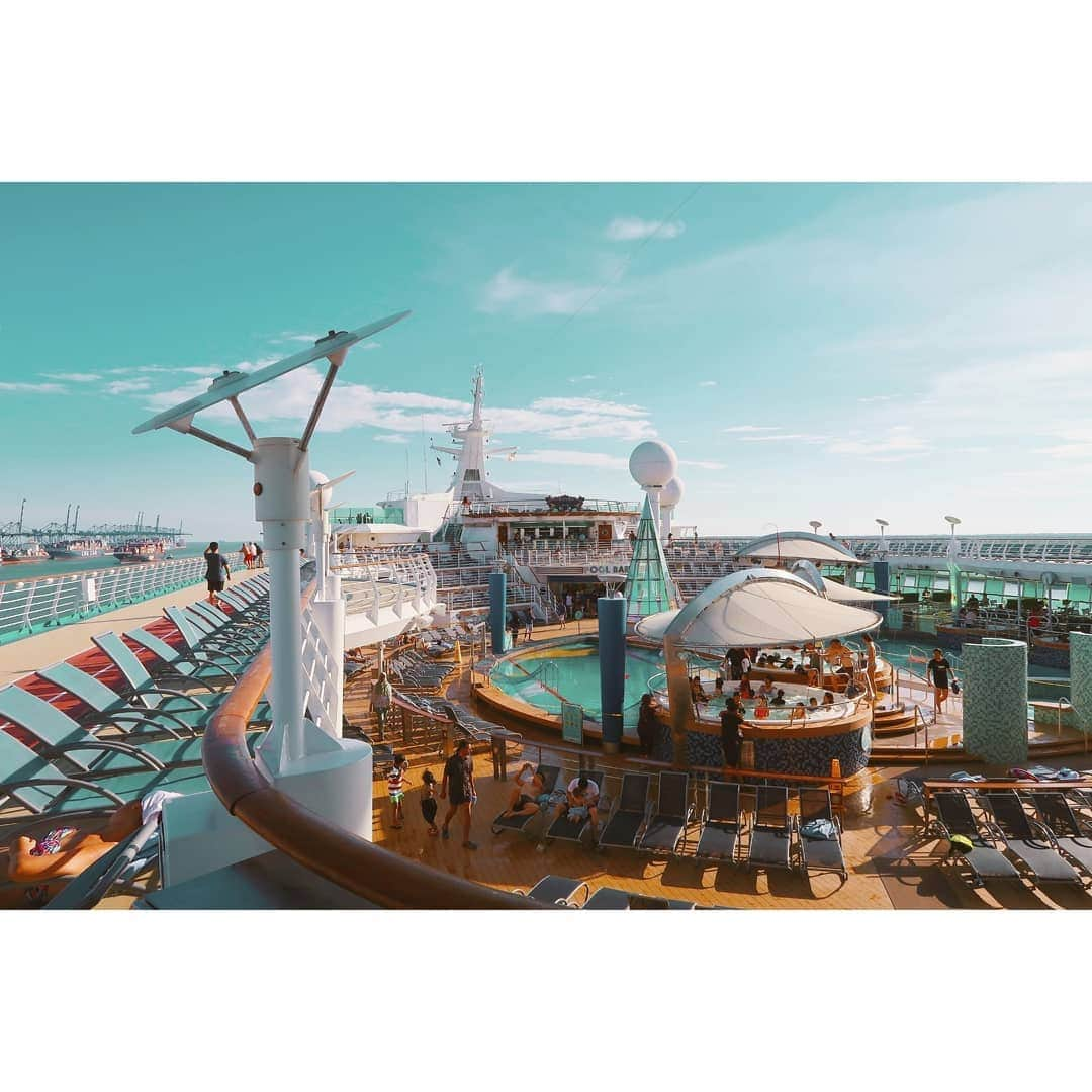 エリッサ・ヤマダさんのインスタグラム写真 - (エリッサ・ヤマダInstagram)「My cruise trip wouldn't have been that much fun and memorable without my best bud, @wisnutejakusuma! Thanks for always keeping it real and being my backup memory, ha! To many more adventures together! 🍻💗 . #royalcarribean #voyageroftheseas」5月23日 14時11分 - elleyamada