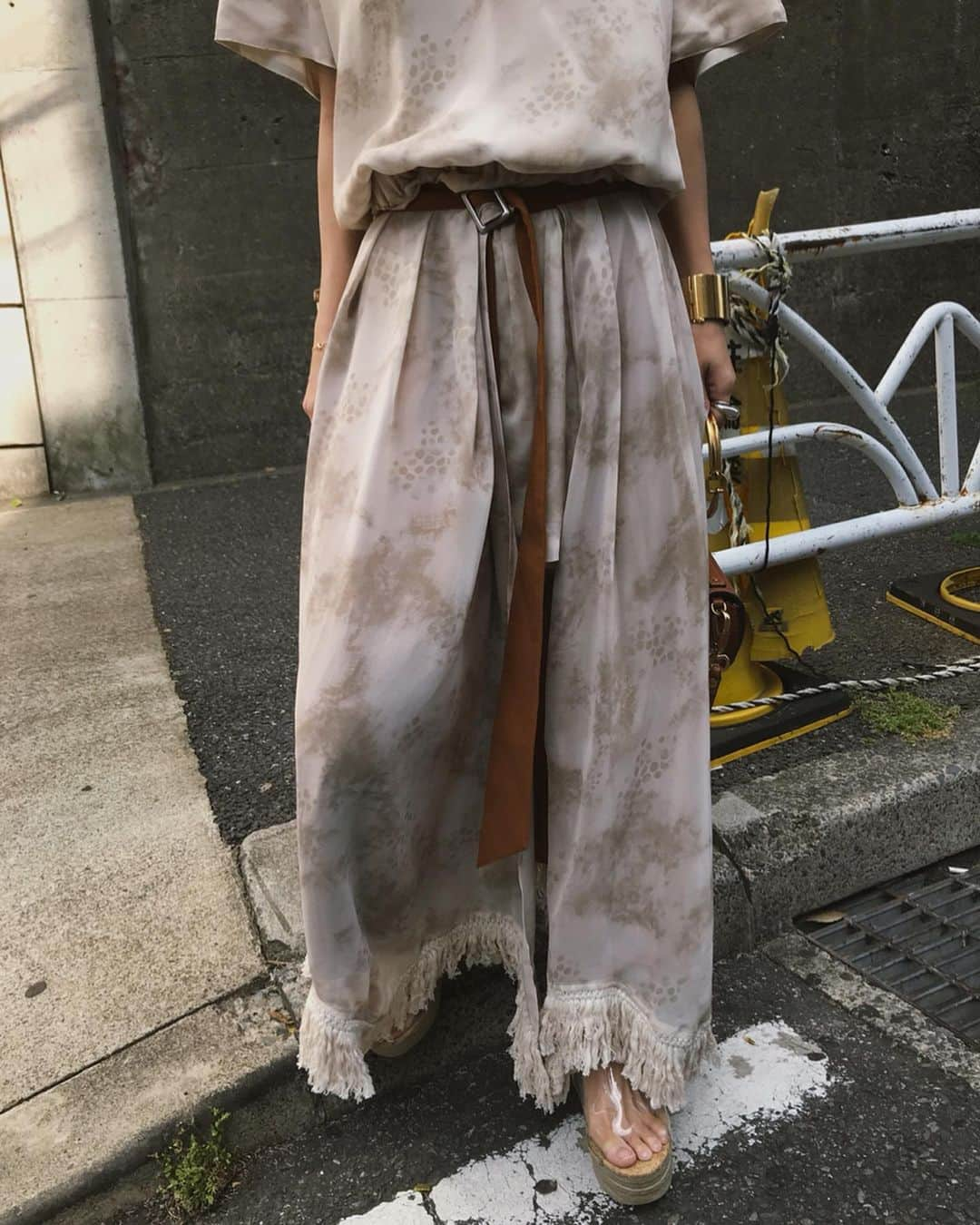 黒石奈央子さんのインスタグラム写真 - (黒石奈央子Instagram)「あめりふく . CLOUDY PYTHON ALL IN ONE ¥21200+tax 5/24 . オリジナルで作ったパイソン柄サロペット&エプロンのセット♫ こちらの柄可愛すぎたので、他にもトップスとスカート作ったのだ！ . @ameri_shinjuku @amerivintage @ameri_daikanyama @ameri.shinsaibashi #ameri#amerivintage #fashion #coordinate#ootd#outfit#osanposnap #705_outfit #大人ファッション #大人コーディネート #大人スタイル #modestyle #modefashion#modecasual」5月23日 14時24分 - blackstone705