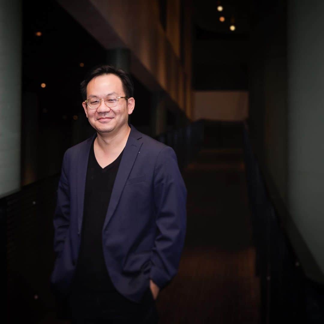 のインスタグラム：「Check out our Instagram story for three questions with @markwee, Executive Director of @designsingapore, and find out how he’s working towards “loveable” cities.  #design #singapore 📷: Ryan Hernandez」