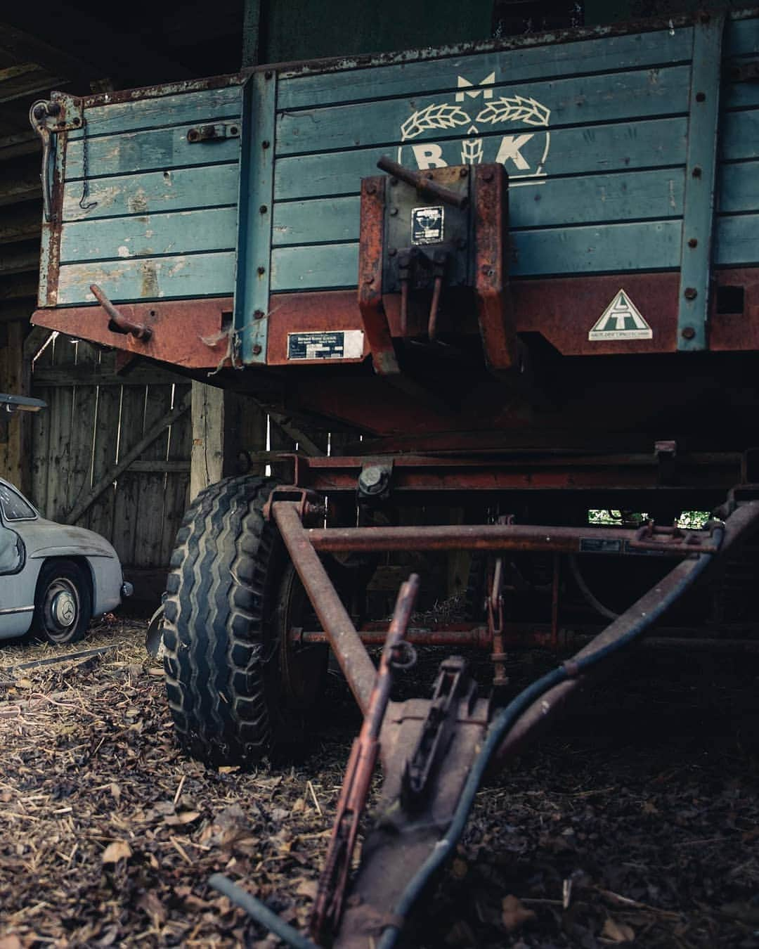 Kik:SoLeimanRTさんのインスタグラム写真 - (Kik:SoLeimanRTInstagram)「@alexpenfold Ah, I forgot I left that there. @mechatronik_official #mercedesbenz #300sl #barnfind #mechatronik」5月23日 14時18分 - carinstagram