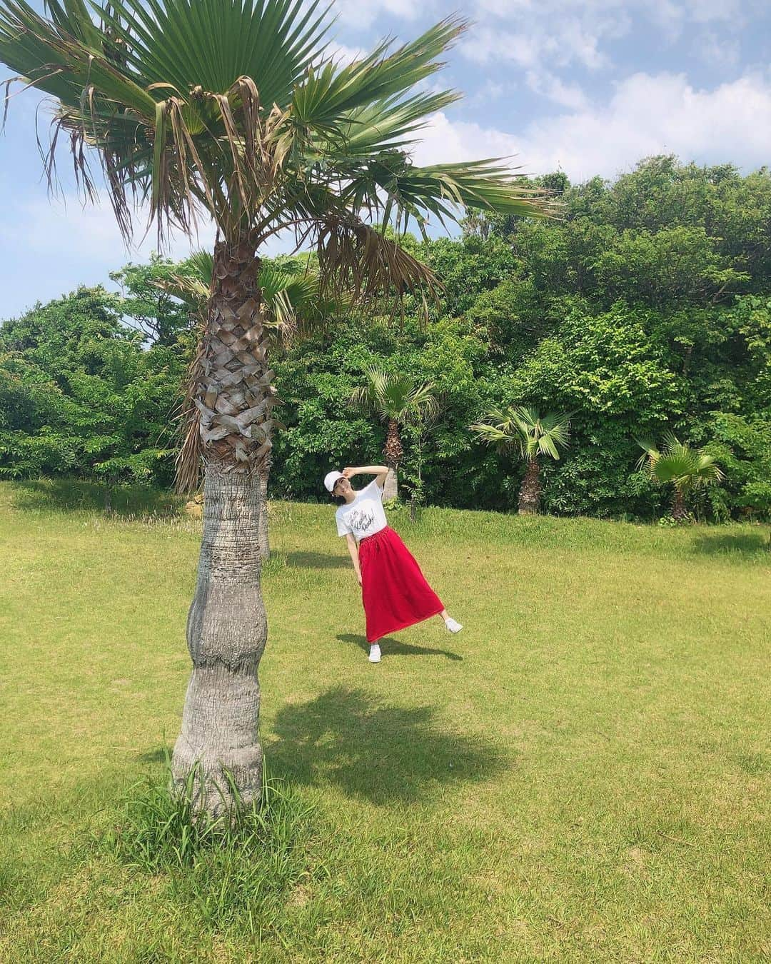 坂本 愛玲菜さんのインスタグラム写真 - (坂本 愛玲菜Instagram)「日帰りハワイ( ´ ▽ ` )🌴 . . #なんちって  #日帰り糸島  #スカートあきちゃんのお下がり @aki_t_official  #バリ可愛い ❤️」5月23日 14時31分 - erena_hkt48