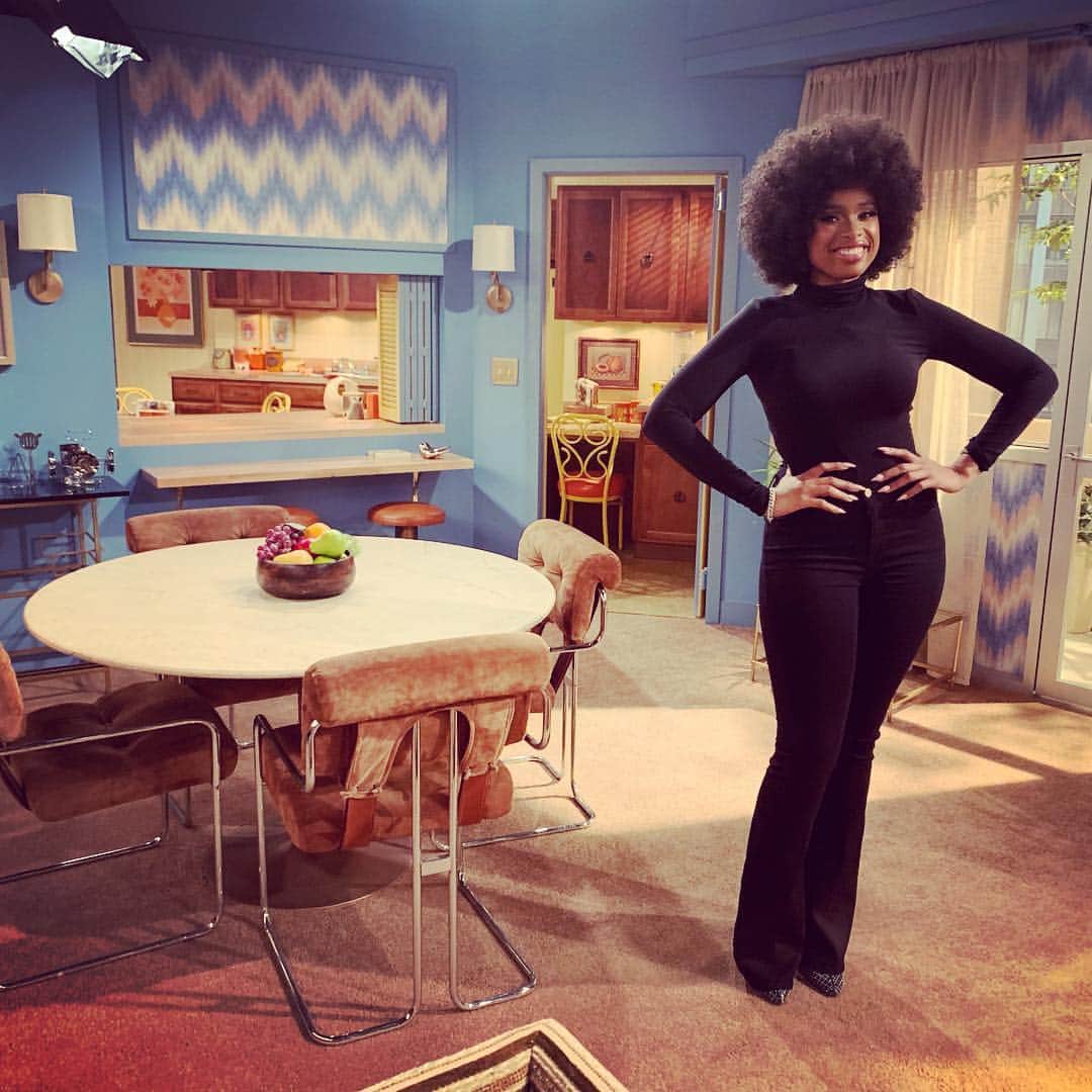 ジェニファー・ハドソンのインスタグラム：「Lord I can’t believe I done sang my way to the Jeffersons! #thejeffersonstvshowlive」