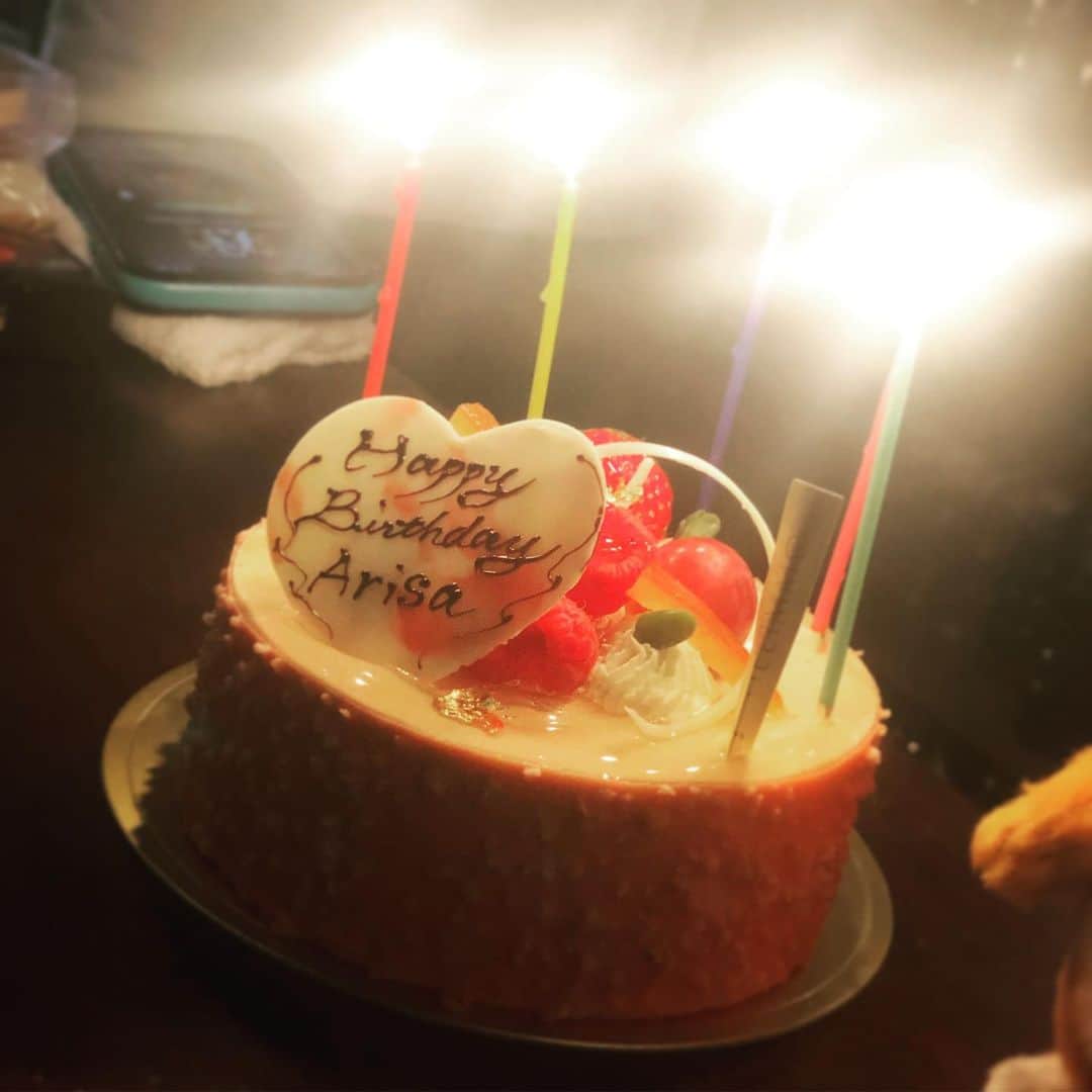 大澤有紗さんのインスタグラム写真 - (大澤有紗Instagram)「#birthdaycake 🤤🤤🍓 誰かが自分の為に時間を使ってくれるってことに対しての感謝が、年を増すごとひりひり突き刺さる😢♥️ #泣ける素直さがほしい #本当に嬉しかった  #年を重ねるって悪くない」5月23日 14時34分 - arisa_osawa_official