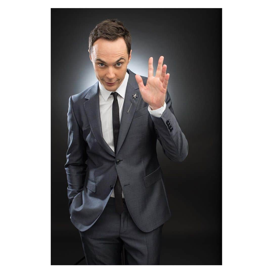 ランドール・スラヴィンさんのインスタグラム写真 - (ランドール・スラヴィンInstagram)「Jim Parsons. . .Congratulations on ending an incredible run on @bigbangtheory_cbs  4 Emmys? A Golden Globe? What’s next????」5月24日 1時37分 - randallslavin