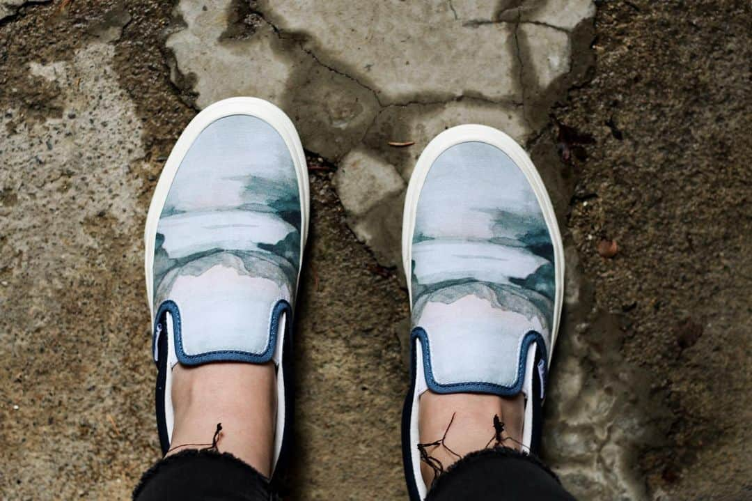 vansさんのインスタグラム写真 - (vansInstagram)「We love how @SydneyFavaro turned one of her own paintings into a pair of Vans Customs using the photo upload feature at vans.com/customs 🎨」5月24日 1時44分 - vans