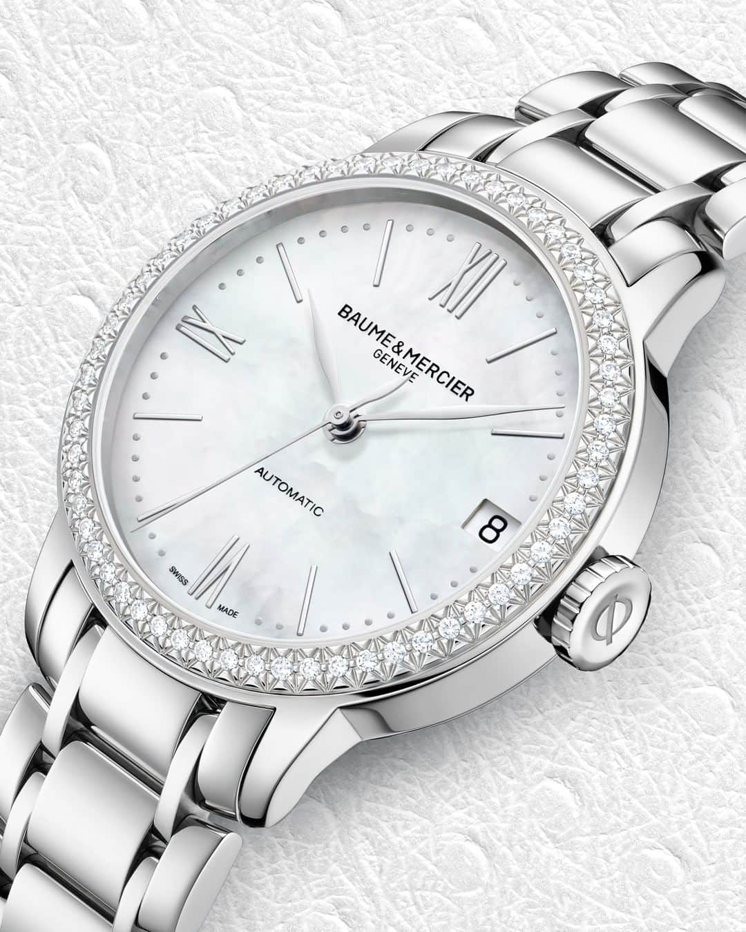 ボーンメルシーさんのインスタグラム写真 - (ボーンメルシーInstagram)「A mix of diamonds and steel with a touch of mother-of-pearl, you'll adore our Classima Lady 10479.  #timepiece #luxury #womenswatch #Classima #watchmaking #BaumeetMercier #luxury #Swiss #timepiece #ladywatches #diamondwatch #Swissmade #automaticwatch」5月24日 0時14分 - baumeetmercier