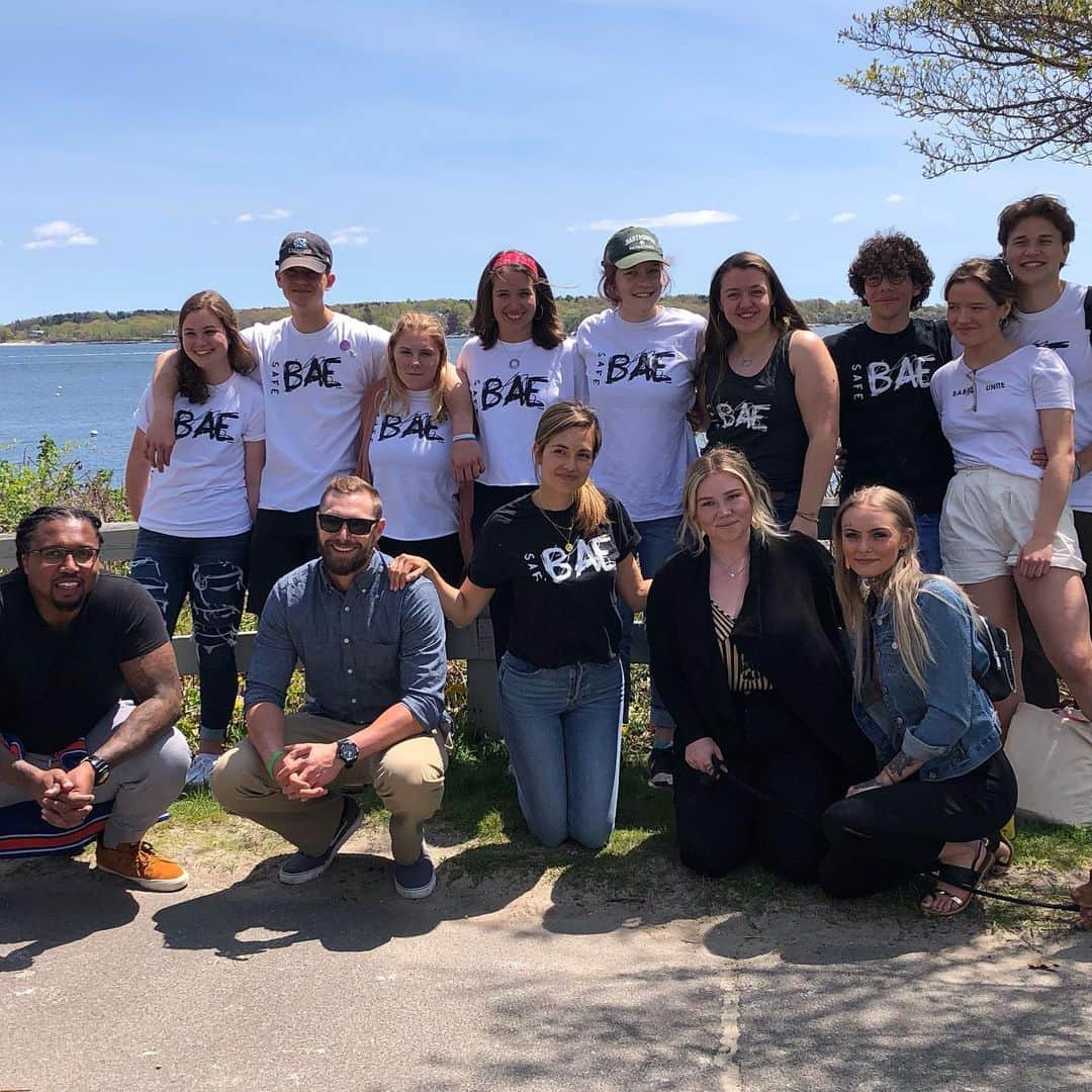 トーレイ・デヴィートのインスタグラム：「I am so proud of these kids for planning and executing @safe_bae ‘s 1st ever student planned regional summit on sexual assault prevention, “CONSENT: The Way Life Should Be” .They killed it yesterday! It was such an honor to be there amongst the other 700+ students who showed up on their own accord, to learn more about sexual assault and consent. I loved talking to each and every one of you.  I had the pleasure of leading 2 of the breakout groups along with @shaelnorris , and was blown away by the space you all held for such candid and tough, yet beautiful, conversations.  Kids like this make the future look so bright! **** “This is an issue that affects literally every single high school and many middle school students, and we aren’t waiting for our administrations to do something about it anymore.  We are educating ourselves, our friends, and our younger siblings so that we can change our own school cultures. We face the highest rates of harassment and assault of all ages, and if we wait until college to talk about these issues, it will be too late.” ~ Aela Mansmann (Cape Elizabeth freshman, committee chair)」