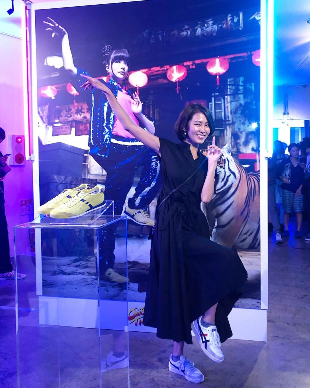 坂元美香さんのインスタグラム写真 - (坂元美香Instagram)「. Onitsuka Tiger x ART OF CHUN-LI -CHUN-LI FIGHT- LAUNCH PARTY . 皆さんよくご存知だと思いますが私が常日頃から大好きだと呟いて愛用しているオニツカタイガー様よりご招待いただきローンチパーティーへ🤩一人じゃ寂しいので あいちゃん @a_i.y お誘いして2人で行ってきました！ スペシャルゲストにきゃりーが登場して超可愛かった💓 . オニツカタイガーとコラボがストファイってもの本当最高！春麗とかすごい好きだったな。ストⅡからやってたゲーマー坂元にはかなり興奮なポイントです🙏 . #オニツカタイガー #Onitsukatiger #スニーカー #ストリートファイター #ストⅡ #ストⅤ #streetfighter #鬼塚虎 #鬼塚虎春麗 #春麗 #チュンリー #きゃりーぱみゅぱみゅ  #目標スピニングバードキック← #スピニングバードキック ←やってた人にしかわからないネタ」5月24日 0時24分 - mika_saka