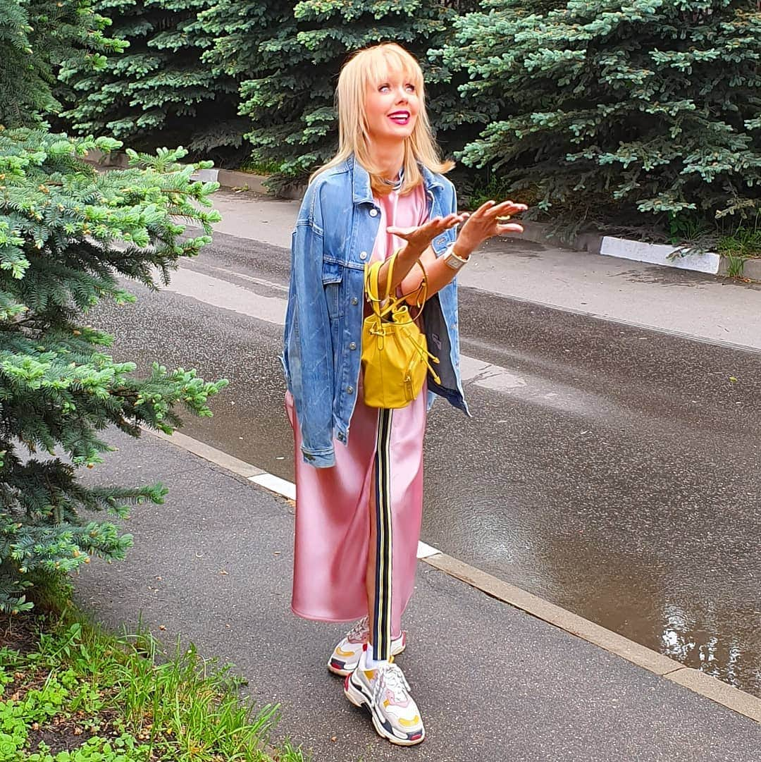 Valeriyaさんのインスタグラム写真 - (ValeriyaInstagram)「Тенденции сегодняшних интернет - СМИ - публиковать новости, опираясь на увиденную картинку и короткий комментарий под ней. Дальше включается фантазия авторов - и "новость" готова. А что если попробовать пойти дальше и сочинять статьи только по фотографии.🤣🤣🤣 Какой бы заголовок вы придумали, глядя на это фото? 🤷‍♀️ #интернет #новости #шутитьневредно #жизньтакаякакесть」5月24日 0時31分 - valeriya