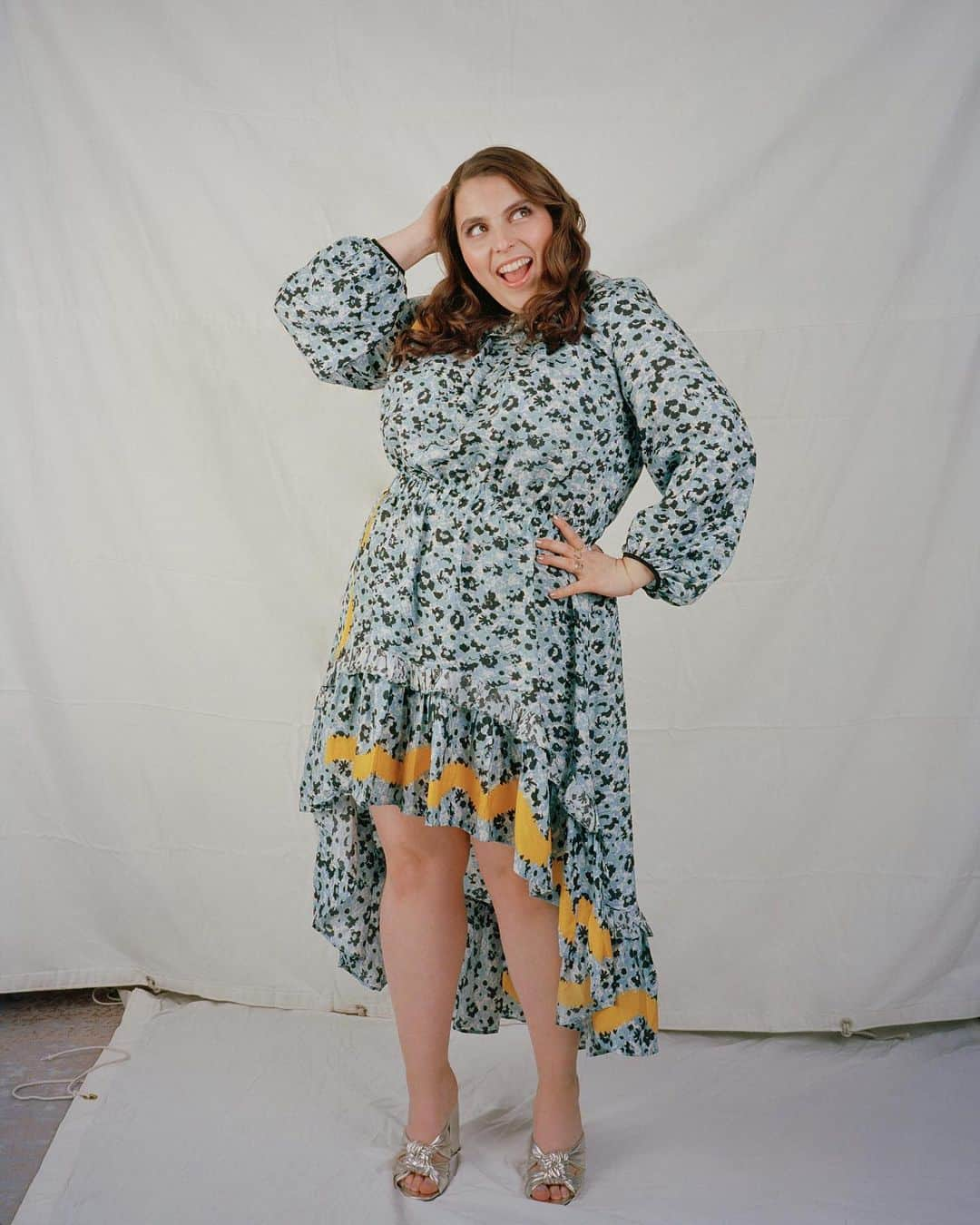 WHO WHAT WEARさんのインスタグラム写真 - (WHO WHAT WEARInstagram)「"The fashion of my character, Molly, is definitely an older Matilda meets Paris Geller from Gilmore Girls. I love expanding our image of the nerdy, book-smart girl," says @beaniefeldstein of her latest role in @booksmart (hits theaters tomorrow). We talk body confidence, affordable places to shop, and what a more inclusive fashion industry looks like with the star at the link in bio.  photo: @emilymalan」5月24日 0時36分 - whowhatwear