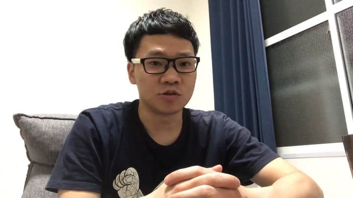 岡下雅典のインスタグラム：「映画とかアニメでいっちゃってるクレイジーなやつって何か食べてること多くないです？  ということでクレイジーなやつが食べてる食べ物ランキング！  #クレイジー #食べ物 #ランキング #果たして１位は？ #はりきってどうぞ」