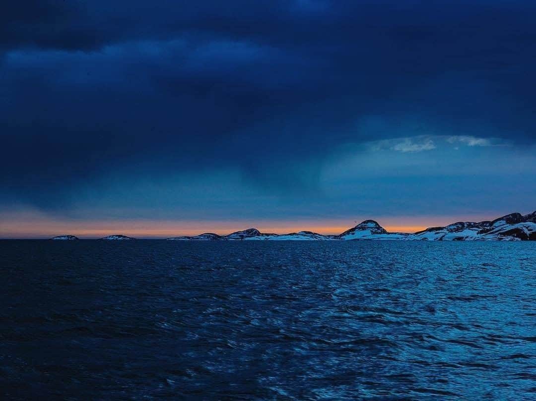 National Geographic Travelさんのインスタグラム写真 - (National Geographic TravelInstagram)「Photo by @jimmychin | Always looking for a sliver of light in the dark. Wild days and wild seas while waiting for a storm to blow off the western coast of #Greenland. For more images of Greenland, follow @jimmychin.」5月24日 1時06分 - natgeotravel