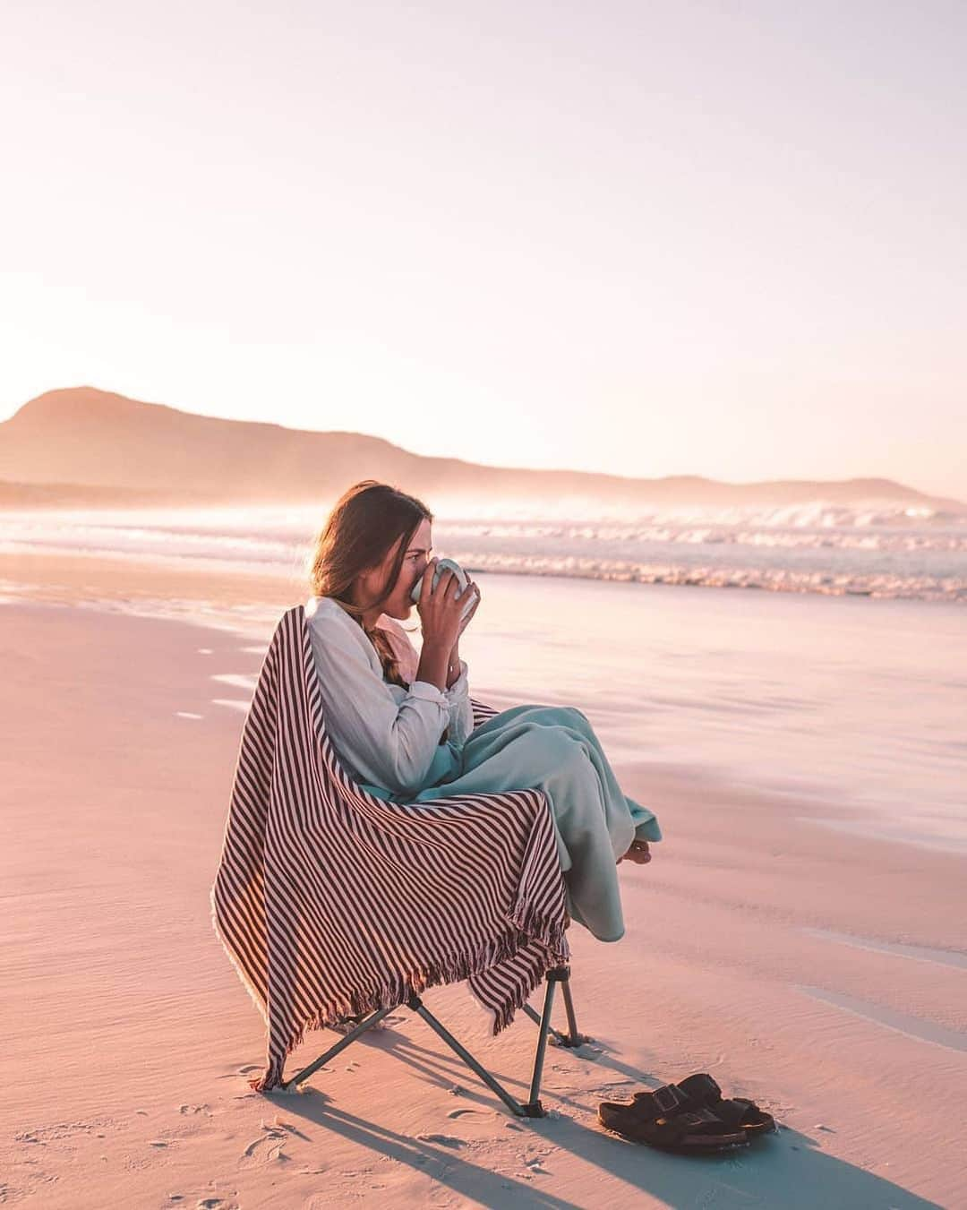 PAUL HEWITTさんのインスタグラム写真 - (PAUL HEWITTInstagram)「Paradise isn't a place. It's a feeling! 🌊✨⚓️ (photo @lene_merle) #getAnchored #paulhewitt __ #qualitytime #womensbest #travellife #ocean #sea #sun #sunny #sand #sundowner #tea #relax #daysoff #inspiration #mood」5月24日 1時09分 - paul_hewitt