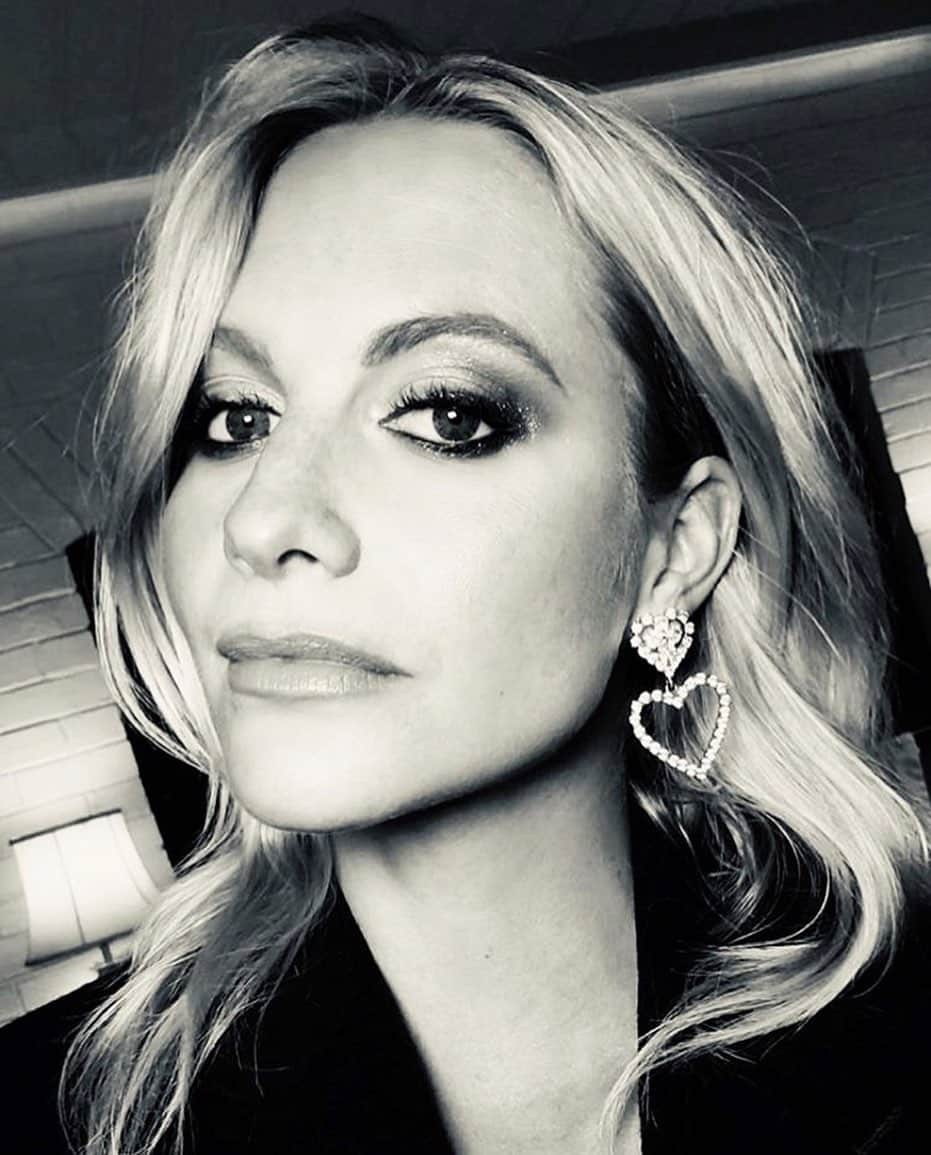 ダニジョーのインスタグラム：「Back by popular demand ❤️ The Lola earrings are back in stock! • tap to shop @poppydelevingne’s look #dannijogirls」