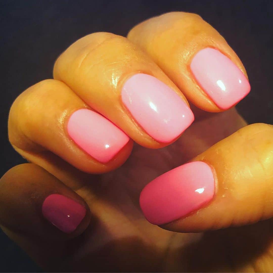 阿部洋子さんのインスタグラム写真 - (阿部洋子Instagram)「🎶 気分はピンク！ #nail #nails #nailstagram #nailsaddict #gelnails #pink  #thankyou」5月24日 1時24分 - hirocoring