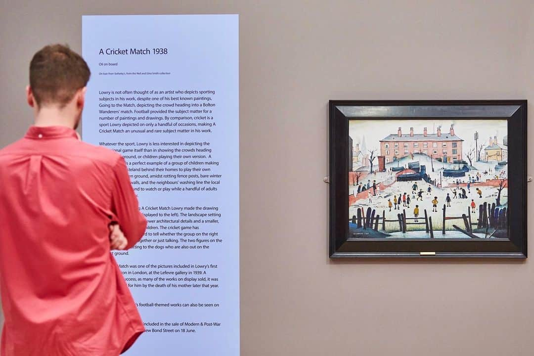 サザビーズさんのインスタグラム写真 - (サザビーズInstagram)「In #Manchester this #BankHoliday and looking for a spot of culture and #cricket?  This charming painting by LS #Lowry, depicting children joyfully engaging in a game, has been unveiled for the first time in 20 years.  On view at @the_lowry in Salford until Monday, step into Lowry’s world for an afternoon, before the rare work travels to London for our Modern British art #auction in June.  #SothebysModBrit #LSLowry #CricketWorldCup #CricketMatch #ModernBritishArt」5月24日 1時26分 - sothebys