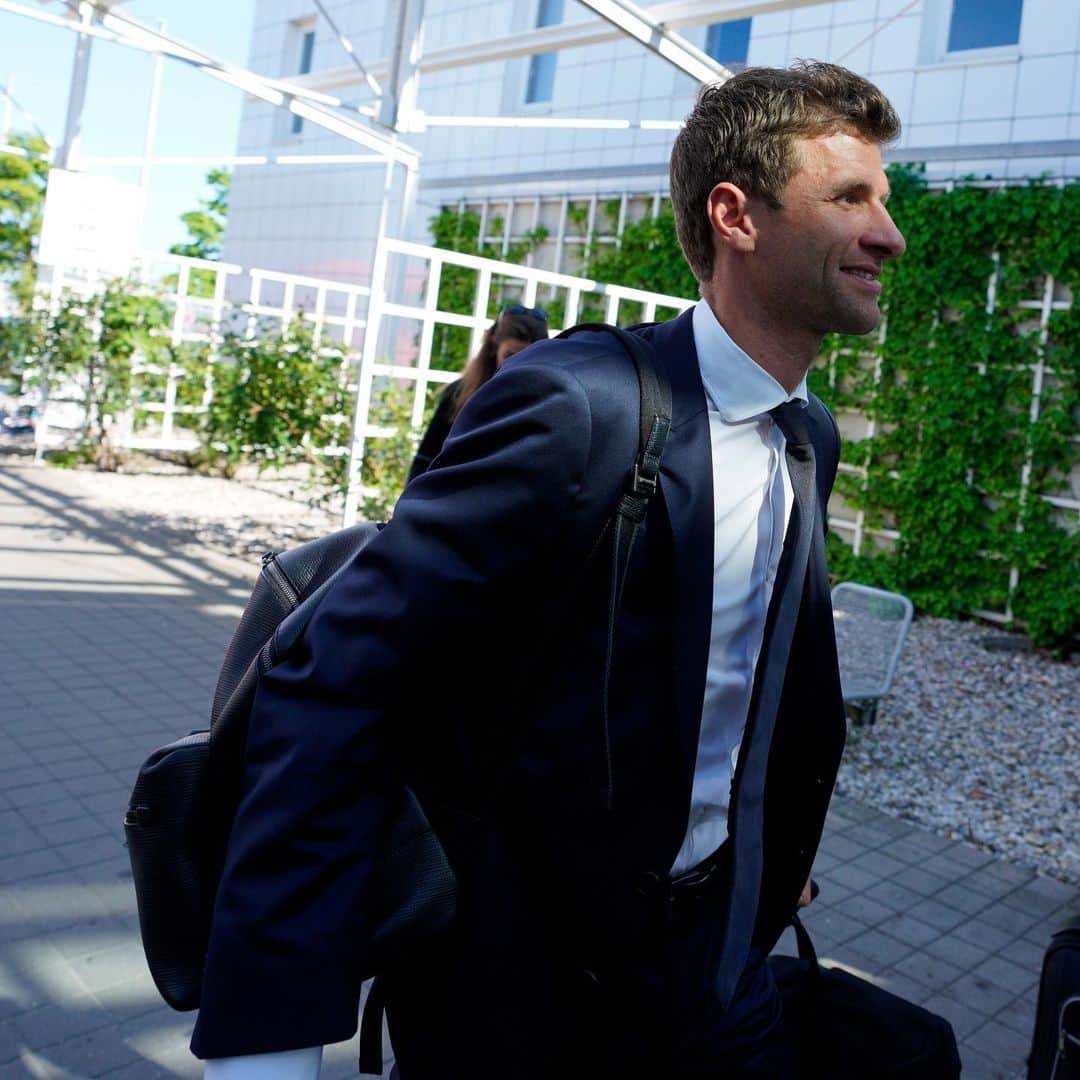 トーマス・ミュラーのインスタグラム：「Let‘s go to Berlin ✈️ #cupfinal #FCBRBL #fcbayern #dfbpokal #esmuellert #miasanmia」
