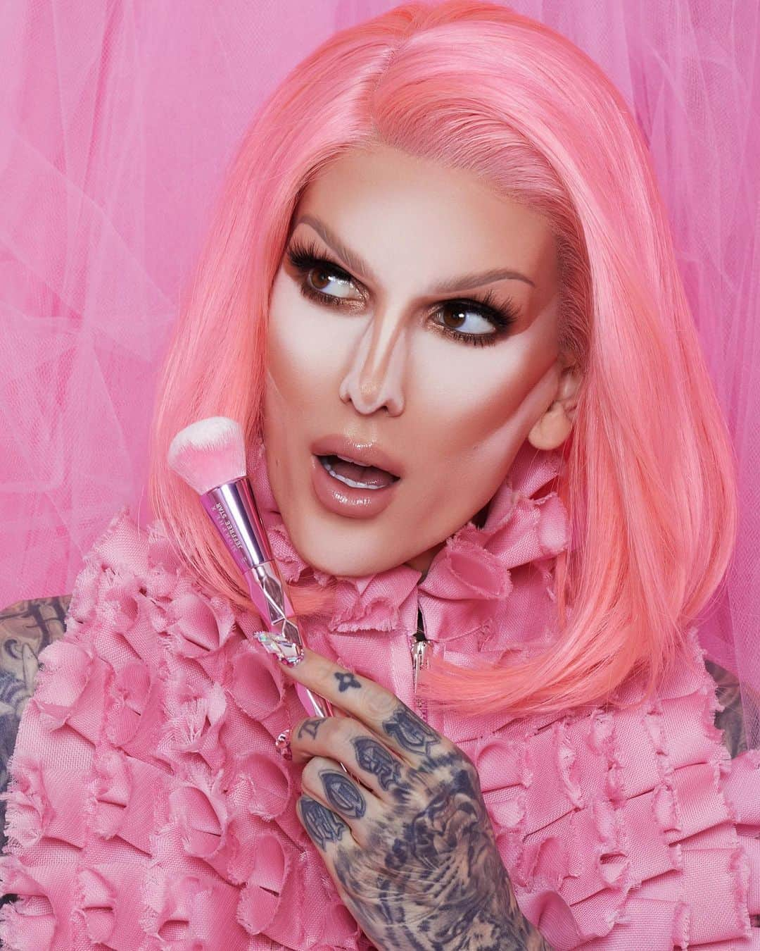 Jeffree Star Cosmeticsさんのインスタグラム写真 - (Jeffree Star CosmeticsInstagram)「Ready to SET your makeup in PLACE? 🔥 ALL 8 of our #MagicStar setting powders are back on our website! Get em before they’re gone! 💖 #jeffreestarcosmetics #magicstarsettingpowder」5月24日 1時32分 - jeffreestarcosmetics