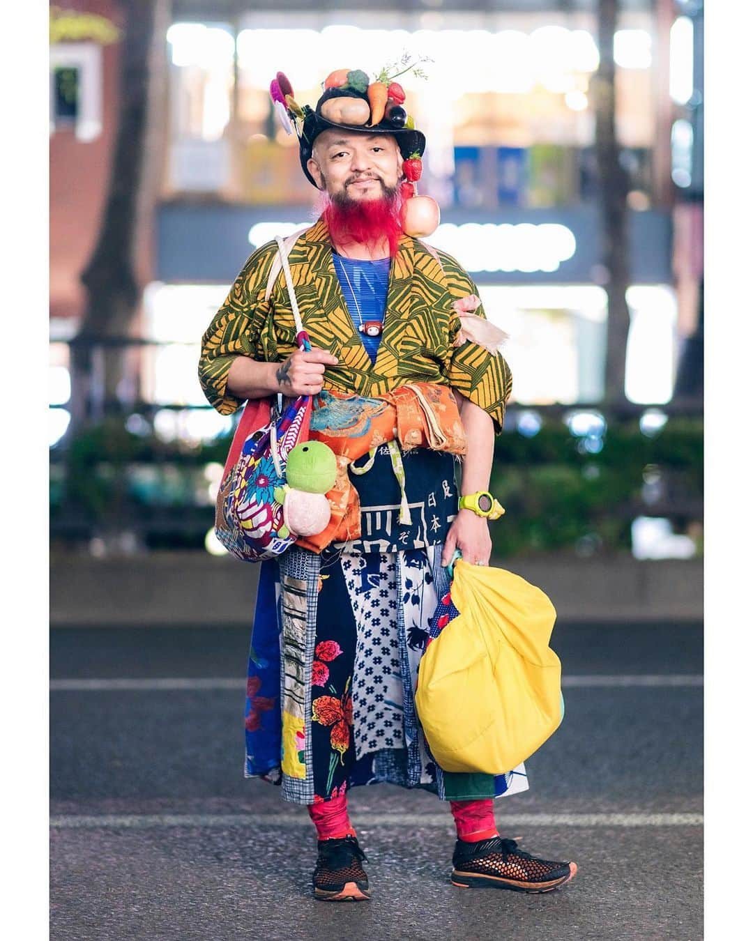 Harajuku Japanさんのインスタグラム写真 - (Harajuku JapanInstagram)「Genki (@yasai_izakaya_genki) - the chef/owner of Tokyo’s vegan-friendly vegetable izakaya "Yasai Izakaya Genki" (野菜居酒屋　玄気) - on the street in Harajuku. His colorful fashion includes a mix of traditional Japanese patterns and prints along with a hat covered in fruit and a pink beard. You can find the restaurant's information on the Happy Cow website.」5月24日 1時34分 - tokyofashion