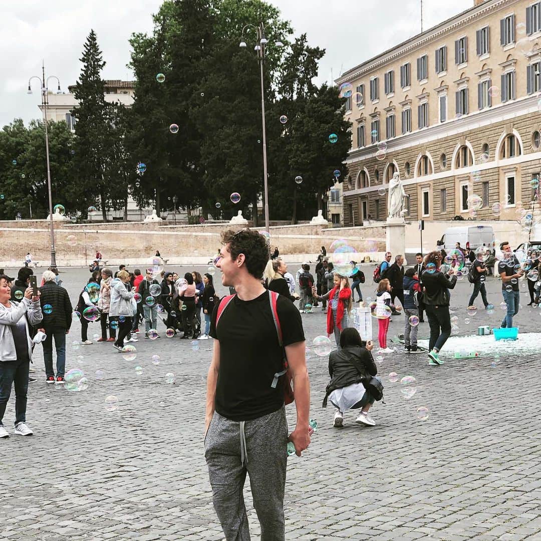 ジェイソン・ブラウンのインスタグラム：「Getting lost in the magic of this city... #Rome ✨🇮🇹」