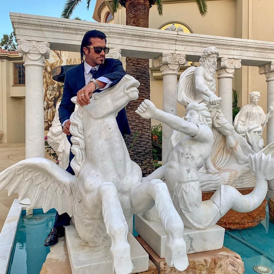 トラバーズ・バイノンさんのインスタグラム写真 - (トラバーズ・バイノンInstagram)「Ridin' my pony」5月23日 16時39分 - traversbeynonofficial
