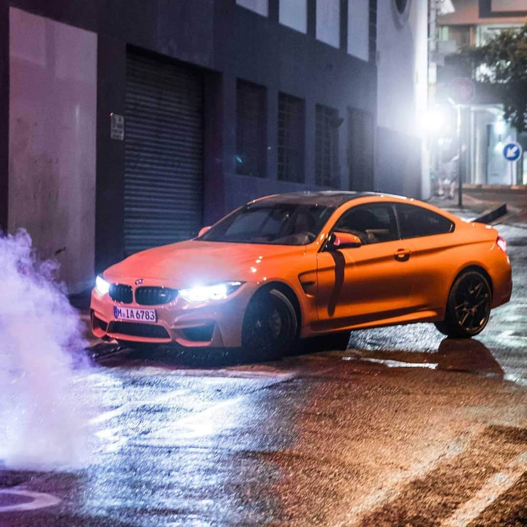 BMW Thailandさんのインスタグラム写真 - (BMW ThailandInstagram)「เทคโนโลยีและวิศวกรรมยานยนต์ที่ดีที่สุด ไม่ได้จำกัดอยู่แค่เพียงในสนามแข่งเท่านั้น แต่คุณจะสัมผัส BMW M4 Coupé สีพิเศษ Fire Orange ได้บนท้องถนน เสมือนอยู่บนสนามแข่งเลยทีเดียว ด้วยเครื่องยนต์เบนซิน 6 สูบเรียง M TwinPower Turbo ให้ขุมพลังสูงถึง 431 แรงม้า ประกบคู่กับเกียร์ 7 สปีด M เรียกได้ว่าจี๊ดจ๊าดทั้งคันเลยทีเดียว 🍊🍊🍊🍊🍊 สนใจติดต่อที่ผู้จำหน่ายฯ อย่างเป็นทางการ ได้แล้ววันนี้! #BMW #BMWTH #BMWM4」5月23日 16時44分 - bmwthailand