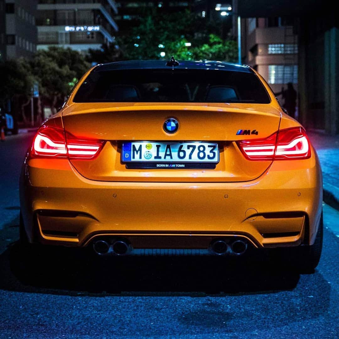 BMW Thailandさんのインスタグラム写真 - (BMW ThailandInstagram)「เทคโนโลยีและวิศวกรรมยานยนต์ที่ดีที่สุด ไม่ได้จำกัดอยู่แค่เพียงในสนามแข่งเท่านั้น แต่คุณจะสัมผัส BMW M4 Coupé สีพิเศษ Fire Orange ได้บนท้องถนน เสมือนอยู่บนสนามแข่งเลยทีเดียว ด้วยเครื่องยนต์เบนซิน 6 สูบเรียง M TwinPower Turbo ให้ขุมพลังสูงถึง 431 แรงม้า ประกบคู่กับเกียร์ 7 สปีด M เรียกได้ว่าจี๊ดจ๊าดทั้งคันเลยทีเดียว 🍊🍊🍊🍊🍊 สนใจติดต่อที่ผู้จำหน่ายฯ อย่างเป็นทางการ ได้แล้ววันนี้! #BMW #BMWTH #BMWM4」5月23日 16時44分 - bmwthailand