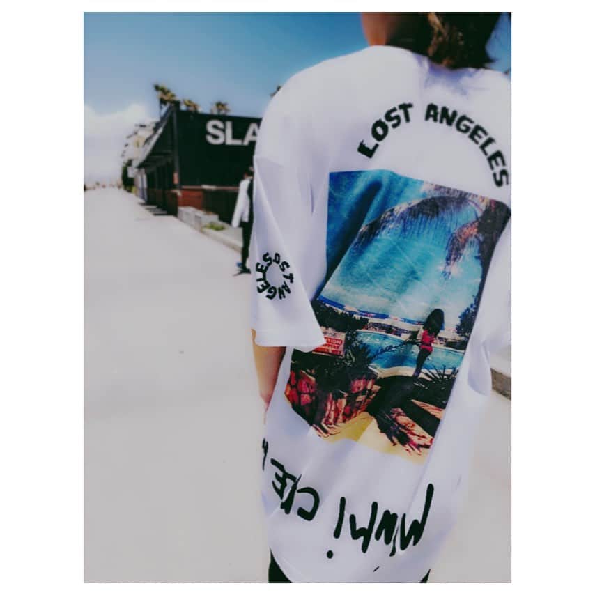 のインスタグラム：「LOSTANGELS 🌴 #phototee #makatee #LA限定で作ったんだけど #日本でも買えるように準備してもらってるよん 😉🌴🌴🌴」