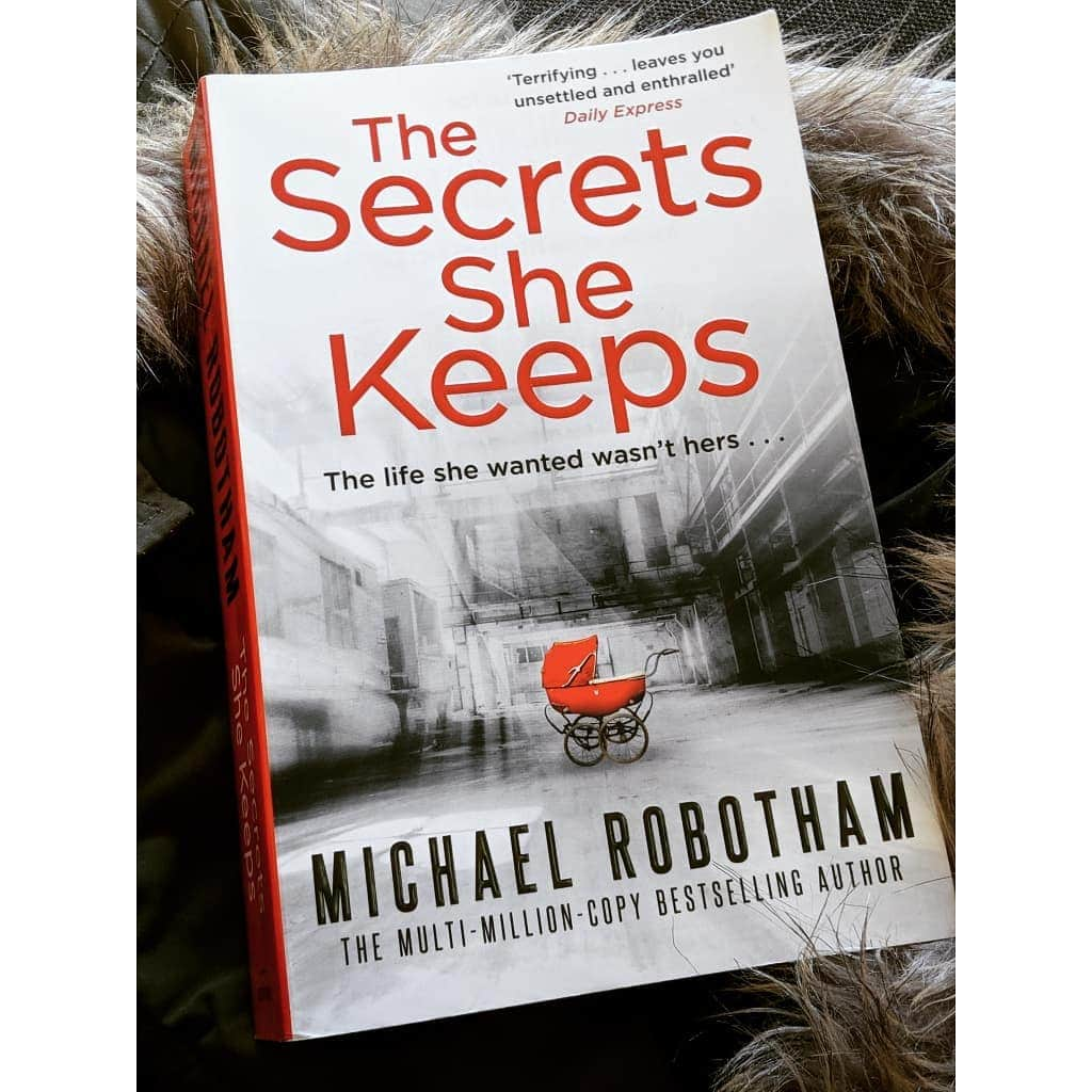 ローラ・カーマイケルさんのインスタグラム写真 - (ローラ・カーマイケルInstagram)「So excited for this! Shooting has begun on @michaelrobotham 's brilliant #TheSecretsSheKeeps with the gorgeous @jaydegee #lingopictures Coming soon... x」5月23日 16時50分 - larrycarmichael